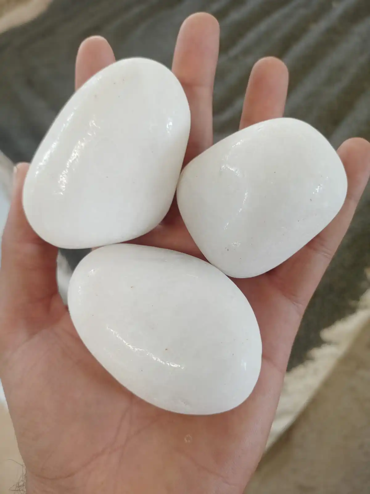 standard grade supper white rough stone marble pebbles tumble stone rocks pavers stepping stone wholesale in IND