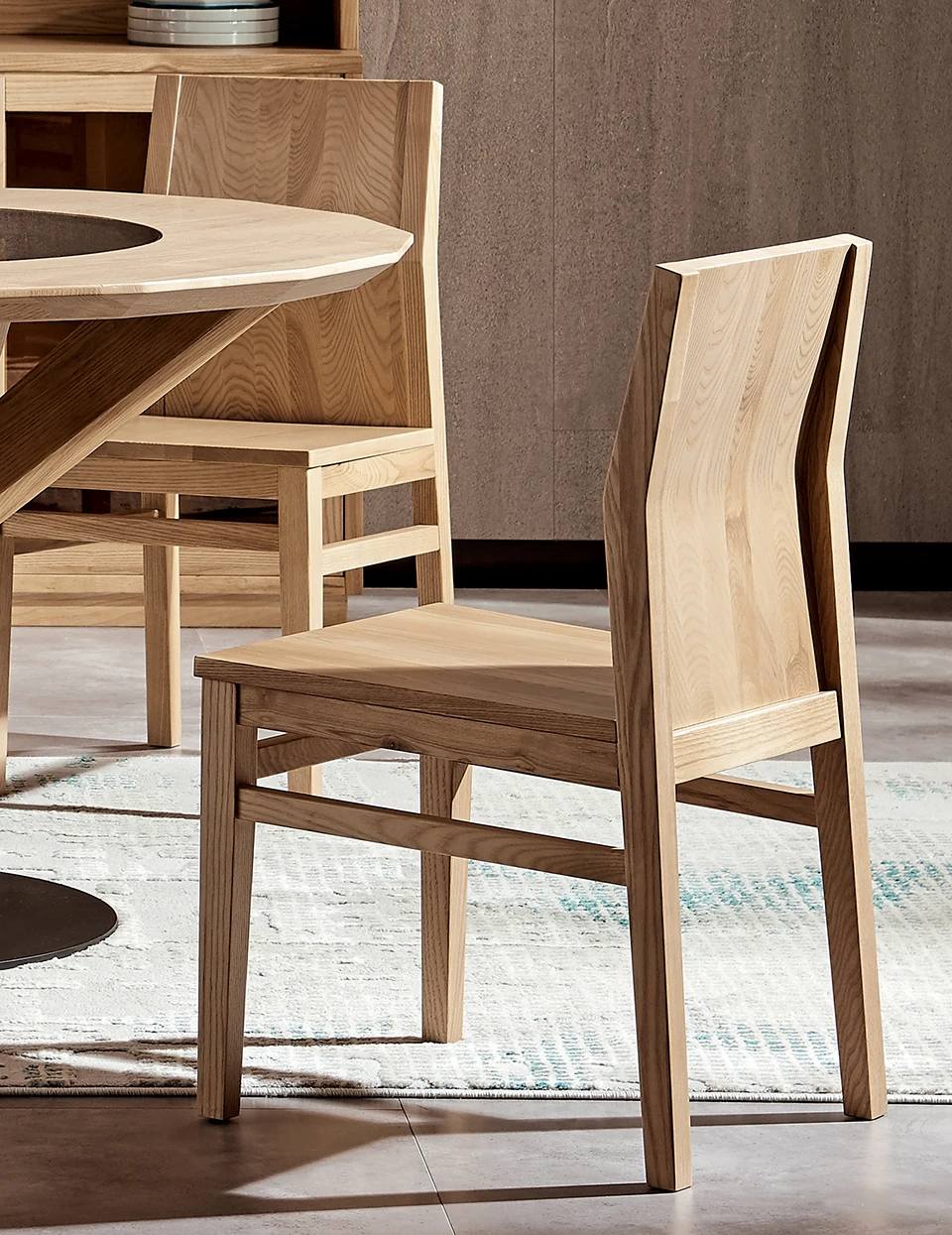 Luxury Solid Ash Lumber Wood Dining Table With Glass Table Top Modern Style Round Dining Room Table and 4 Chairs Natural Wooden