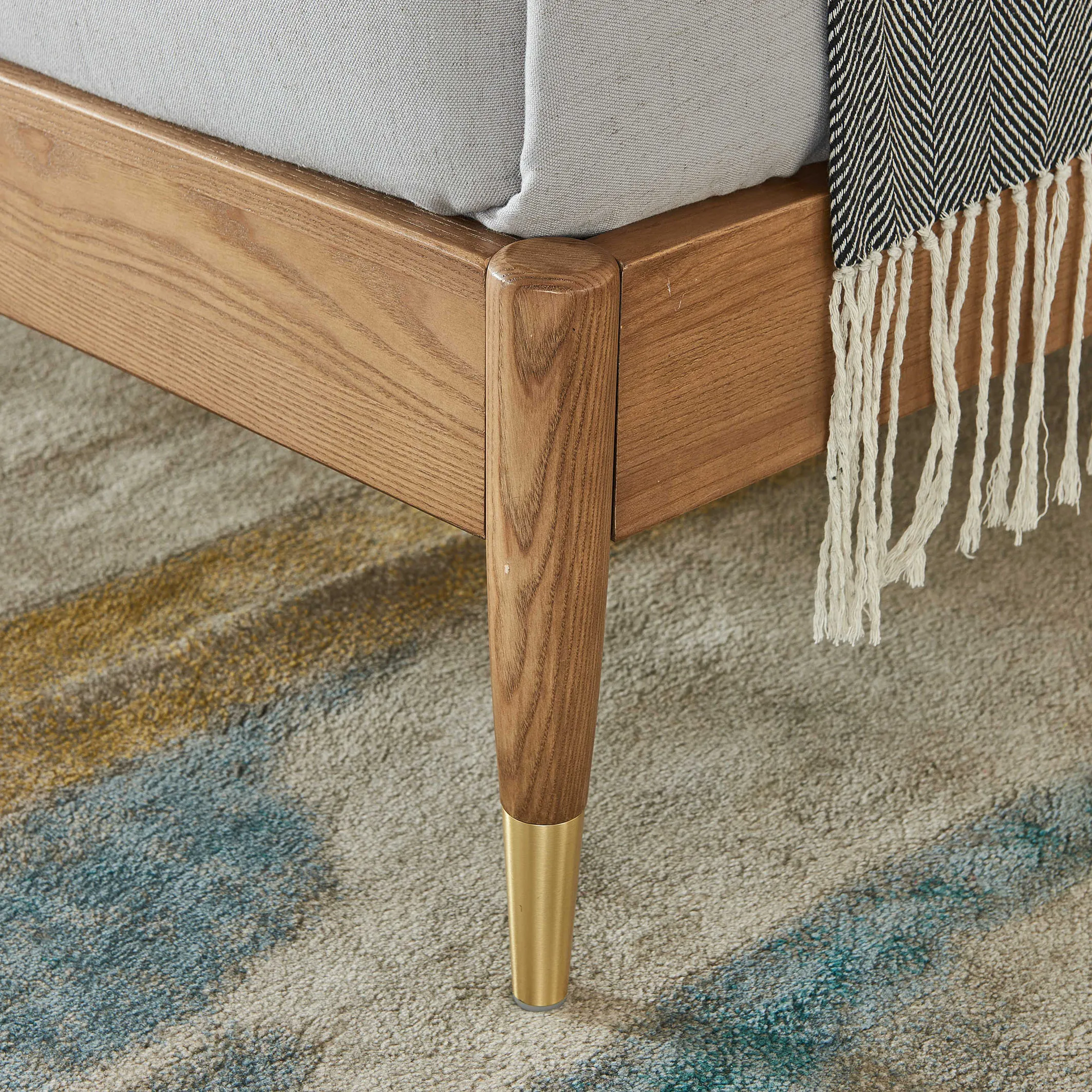 Minimalist home furniture master bed solid wood bed set