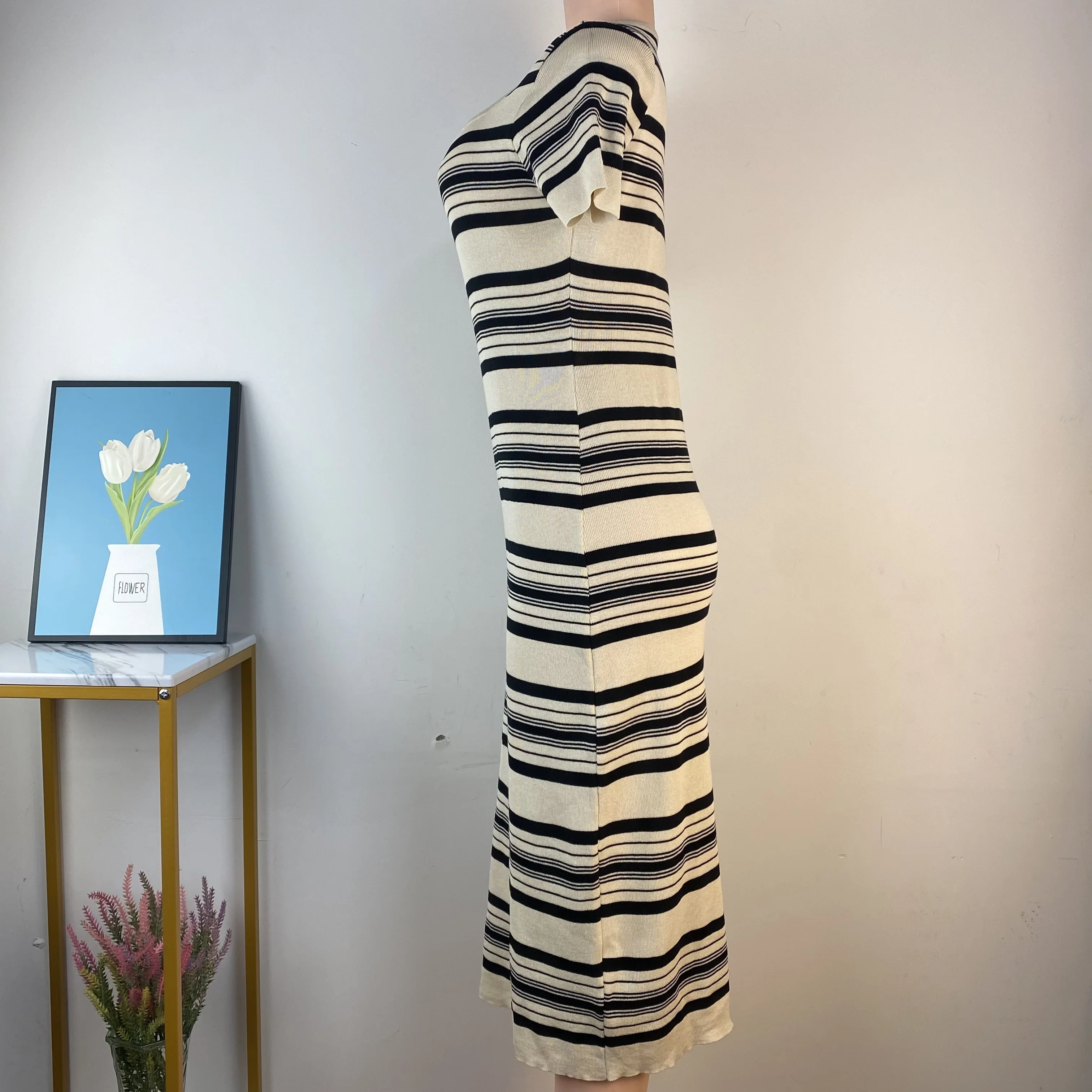 Large size slightly chubby casual retro striped dress for women in summer short sleeved knitted dress versatile mid length skirt