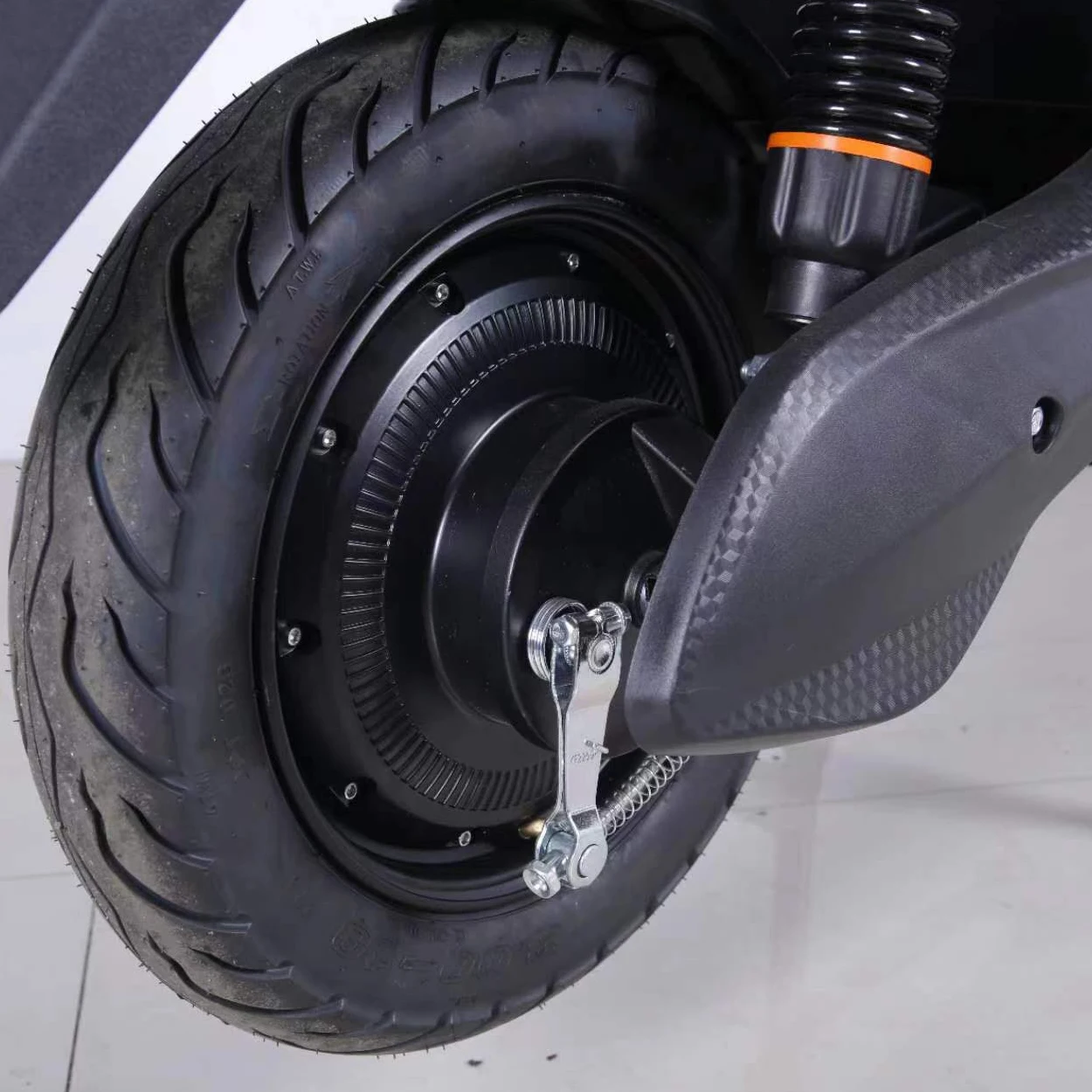Electric Motorcycle 12-Inch Moped Wheel with 45km/h Speed SKD/CKD Electric Motorcycles with Powerful Batteries