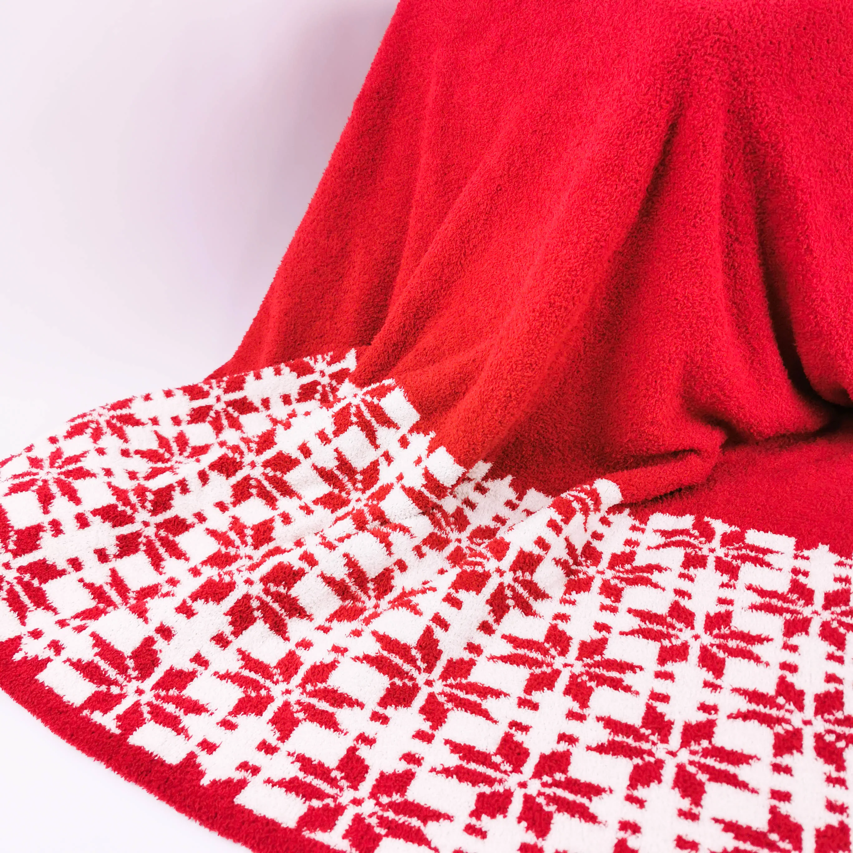 New design low MOQ soft touch 100%polyester Christmas knit throw blanket for home decor