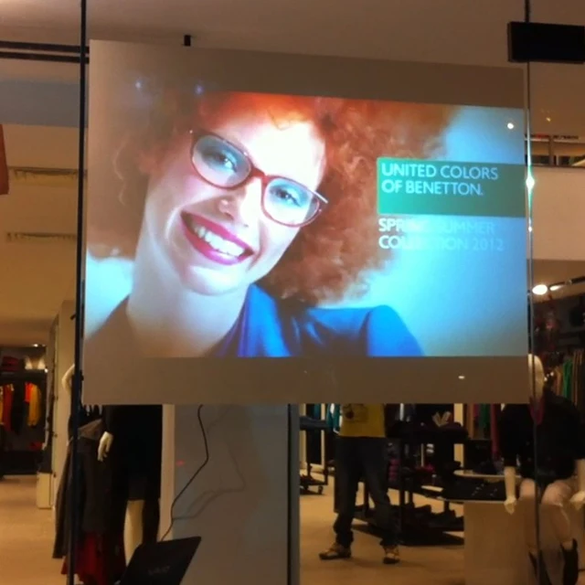 Chariot interactive rear projection film screen for advertising shop window