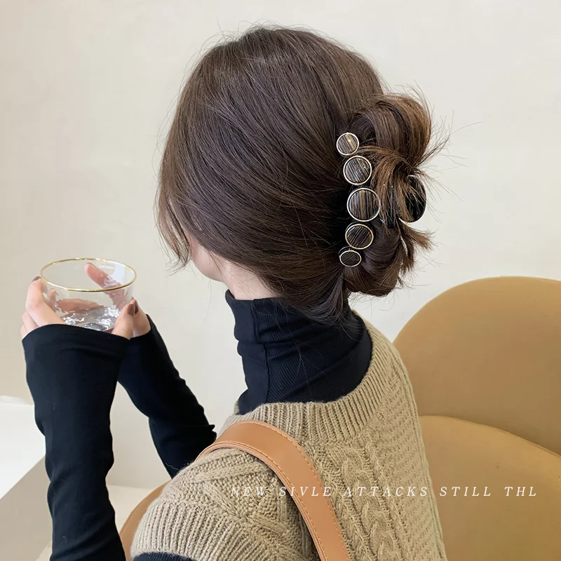 Hot Sale Classic Tortoiseshell Color Hair Claw Clips Simple Large Size Plastic Women Shark Hair Claw