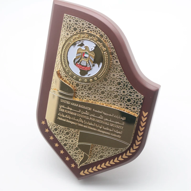 Manufactures Customized Zinc Alloy Wooden Plaque Shield Metal Awards Trophy with Wooden Gift Box