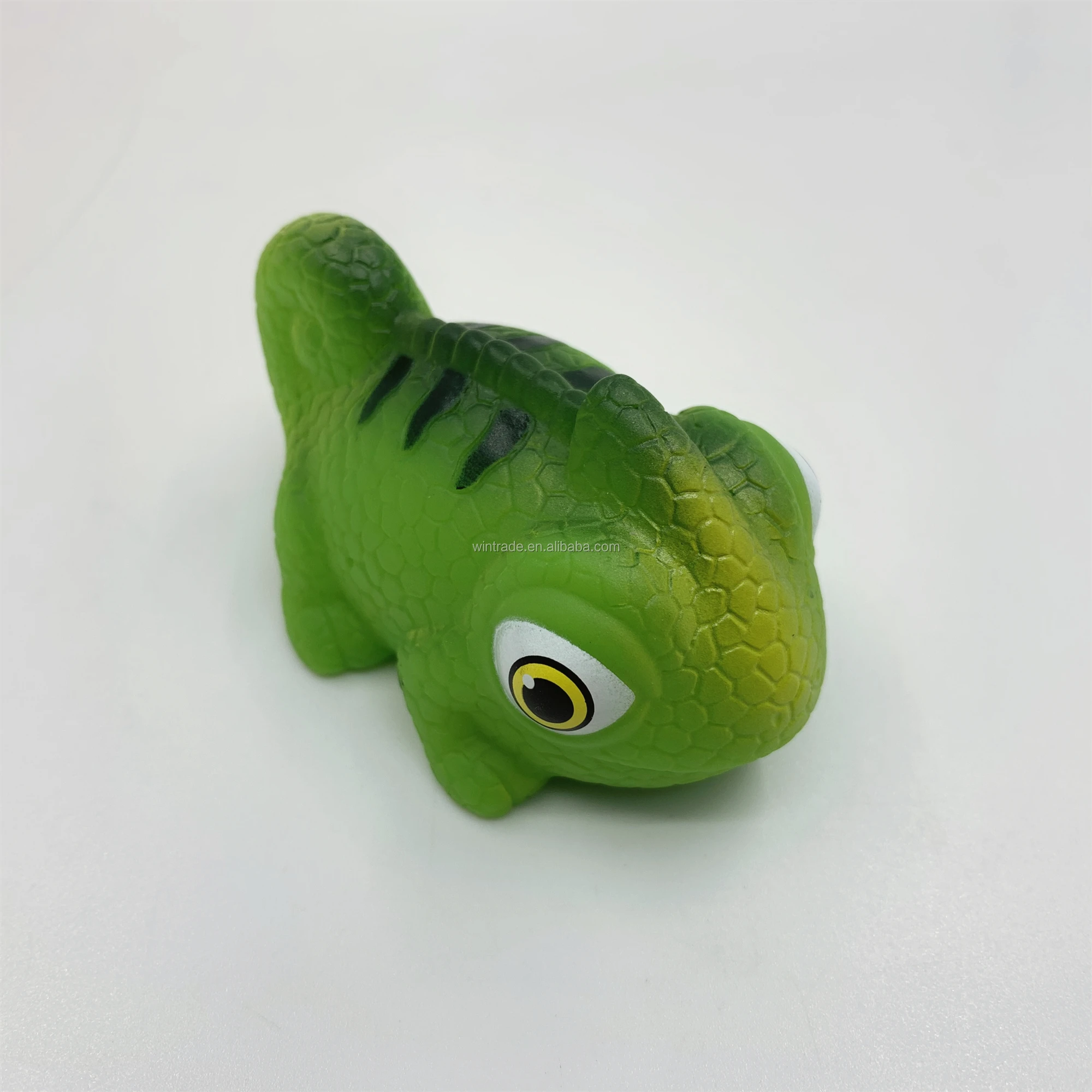  Floating cartoon water sensing toy light up bath lizard for