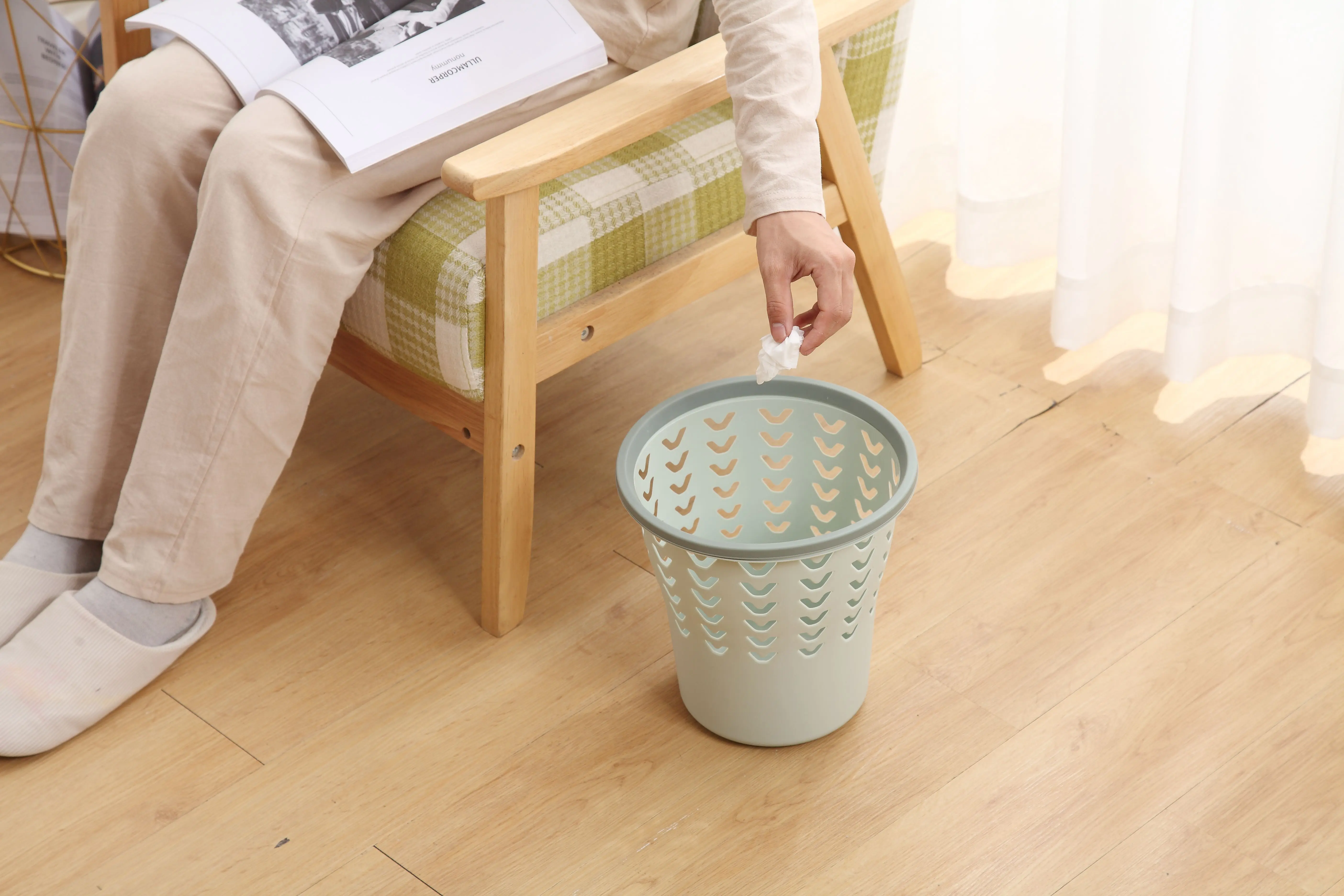 
Modern Household Indoor PP Garbage Plastic Trash Waste Bin Can with Fixed Sleeve 
