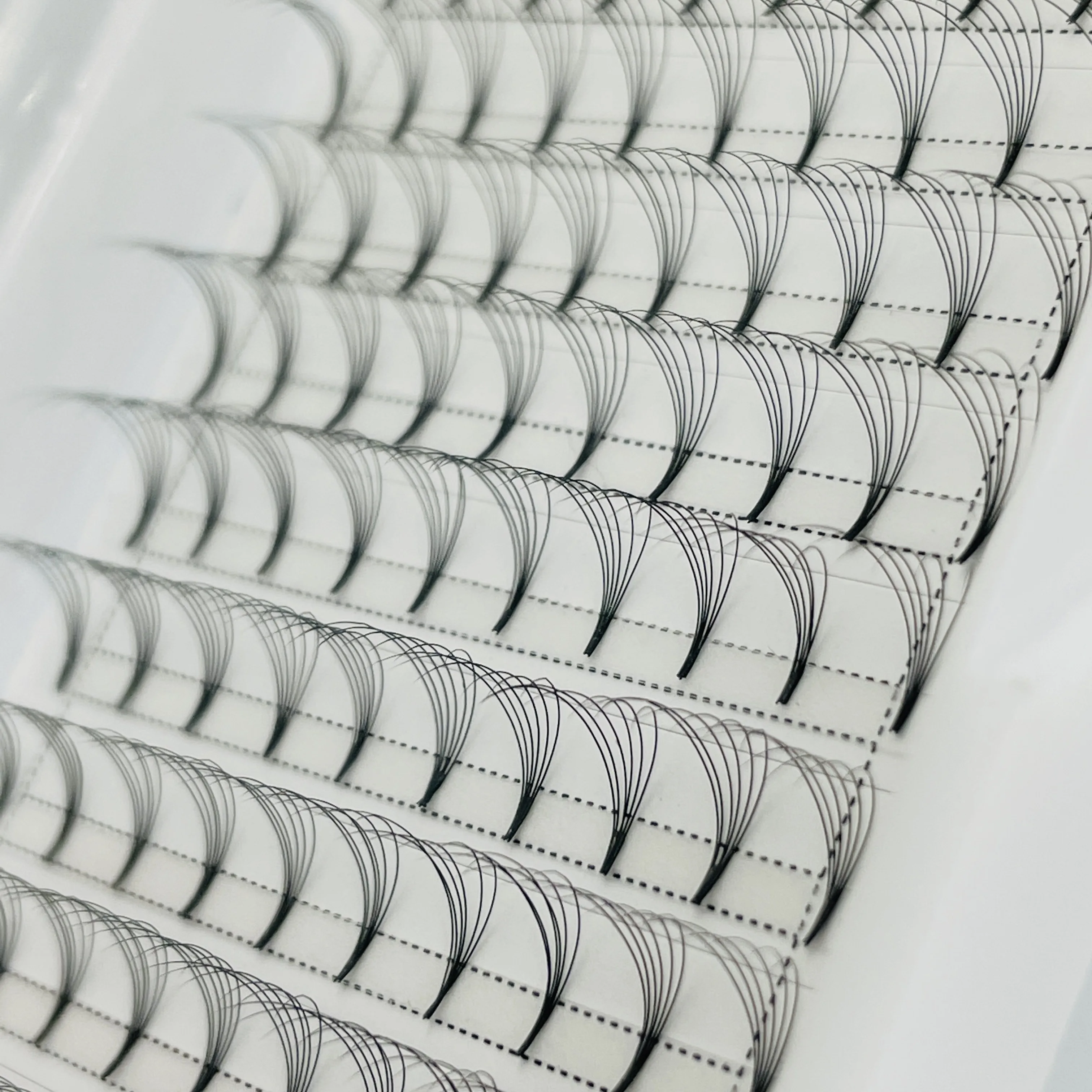 Premade volume fans 8D 10D Custom 0.03mm 0.07mm C Curl 13mm pre volume fan eyelash extension custom packaging