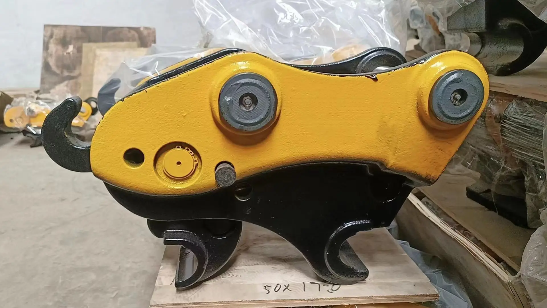 Hot Sale  Excavator Attachment Excavator Quick Coupler Construction Machinery Parts Brand New