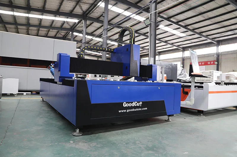 Fiber laser cutting machines with Janpa servo motors and Raycus laser source for stainless steel carbon steel cutter