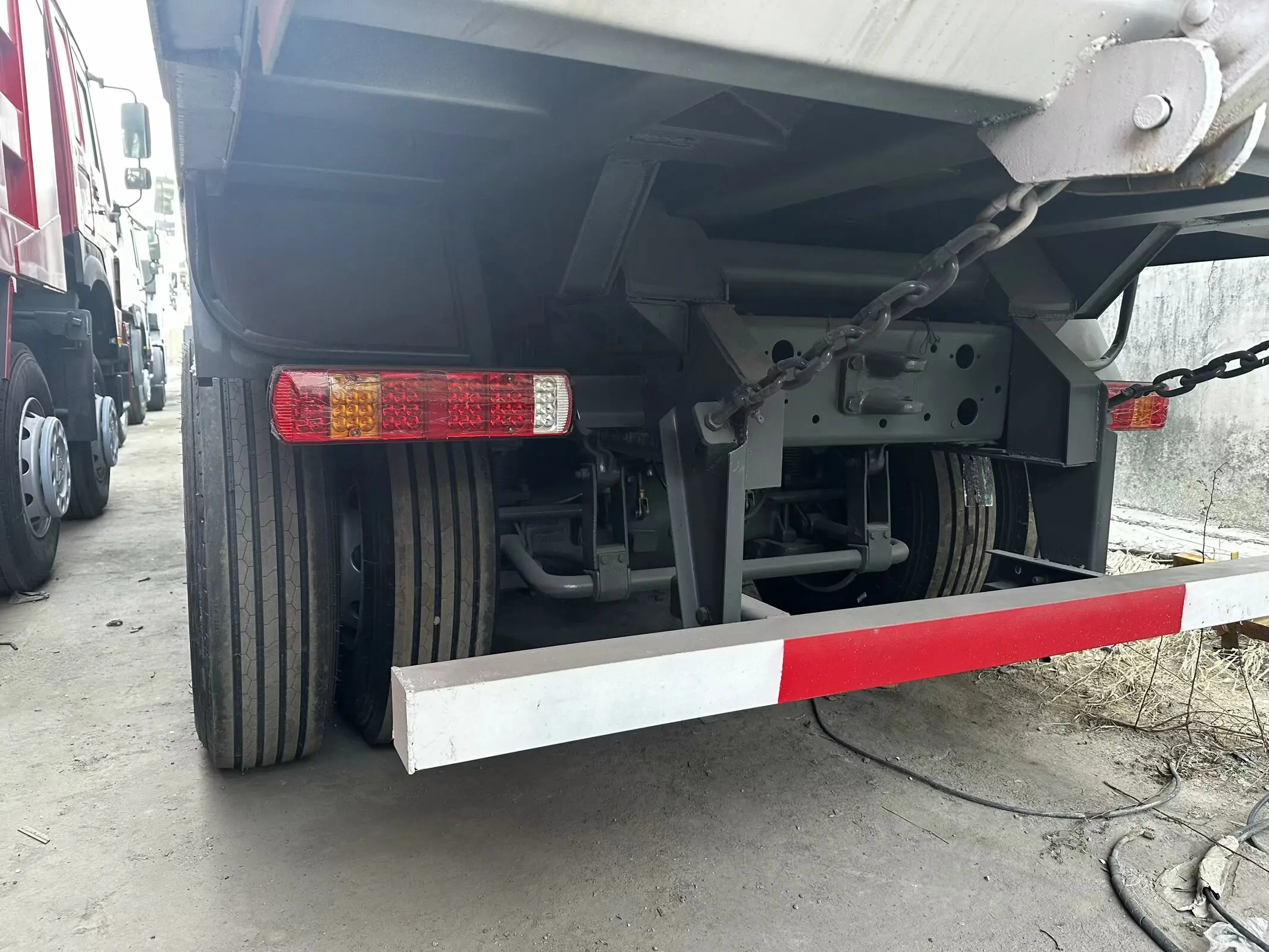 2021 КИТАЙСКИЙ Sinotruk Howo с двумя ручками 8x4 371 л.с. экономичным самосвал для загрузки.