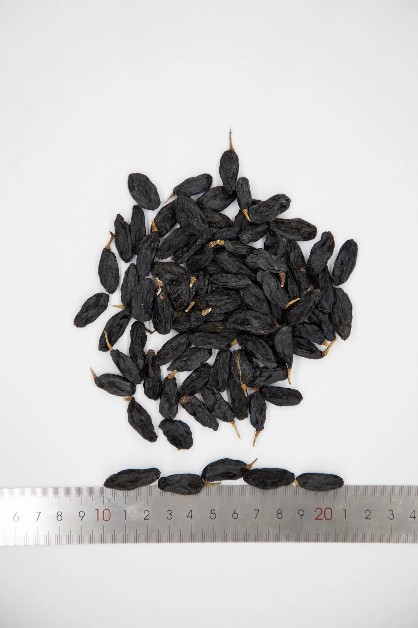 Оптовая продажа, сушеный виноград высокого класса без ГМО из Узбекистана, сладкий черный изюм, натуральная здоровая закуска