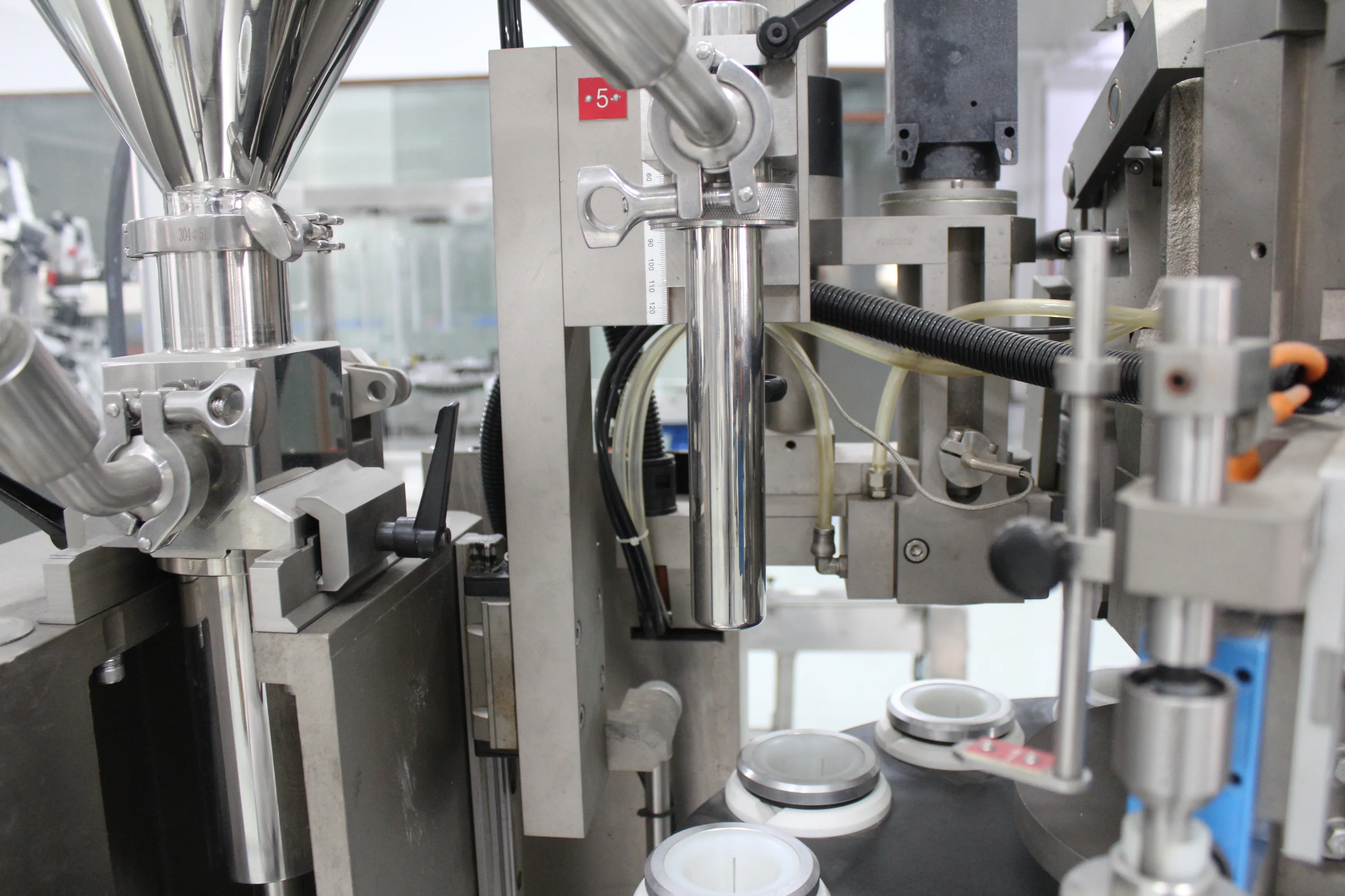 Automatic Tube Filling Sealing Packaging Machine For Cosmetics