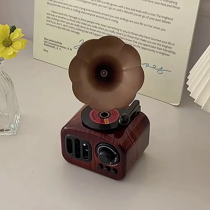 Retro gramophone shape music box bedroom decoration music box decoration girl girlfriend birthday graduation gift