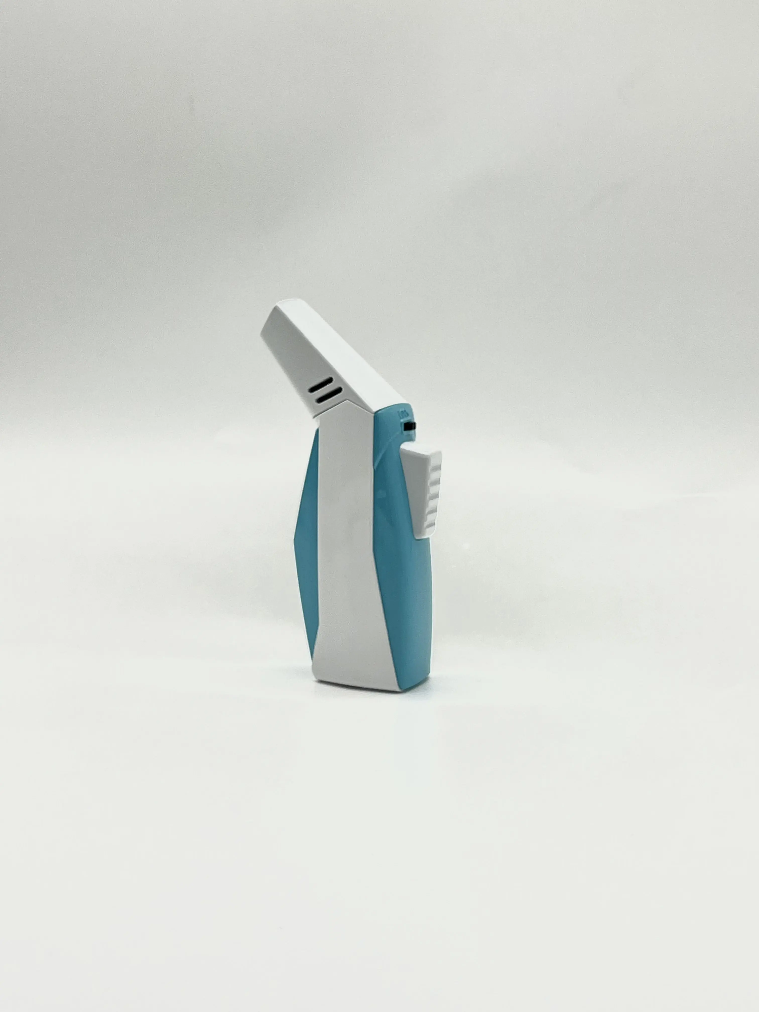 Оптовая продажа аксессуары для курения логотип под заказ ветрозащитные пластиковые зажигалки кемпинга путешествий сигар пламени