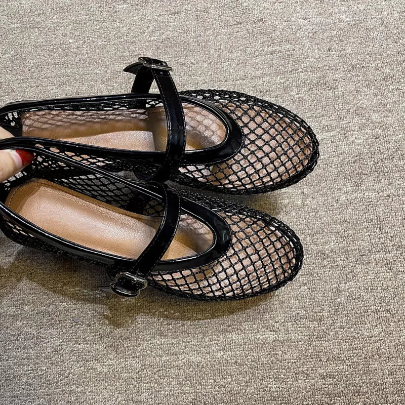 Large size European and American fish mesh hollowed out mesh sandals, new flat bottomed one button Mary Jane shoe toe cap