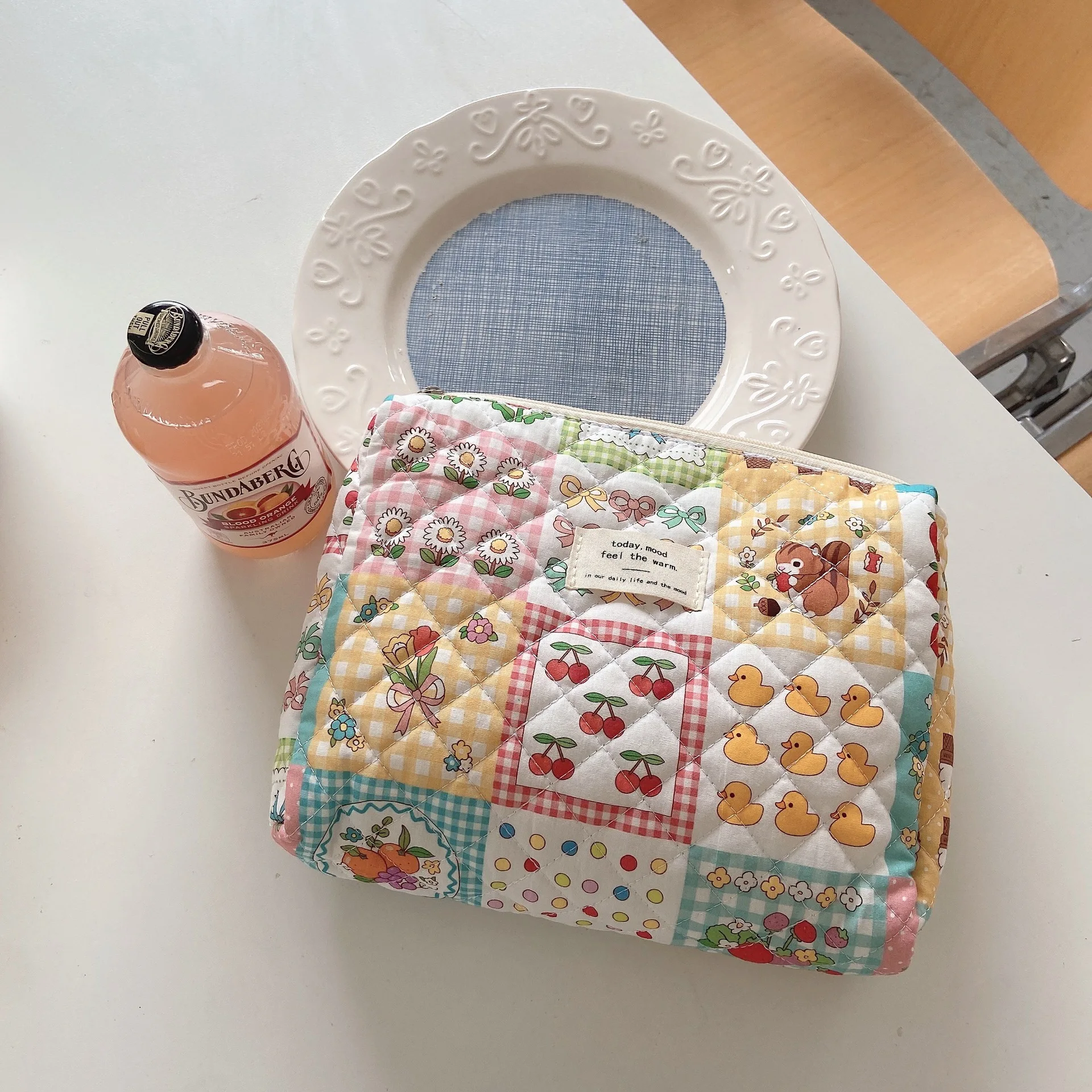 Custom Quilted Cotton Cosmetic Bag  Colorful Seamless Flower Pattern Large Capacity Travel Makeup Bag