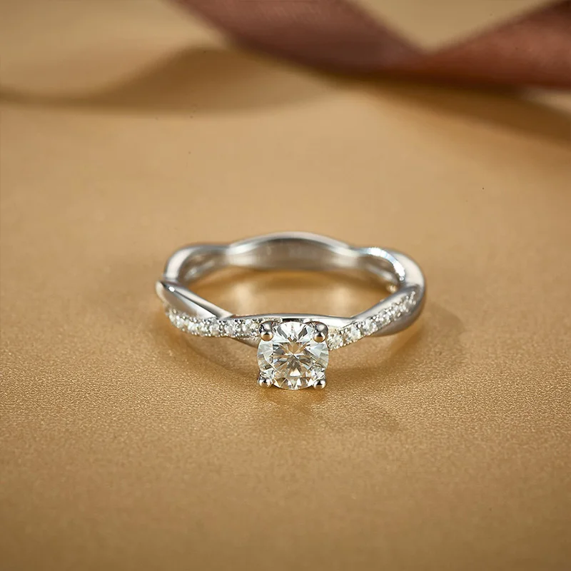 Classic 0.5 Carat Minimalist Moissanite 925 Sterling Silver Four Claw Wedding Ring