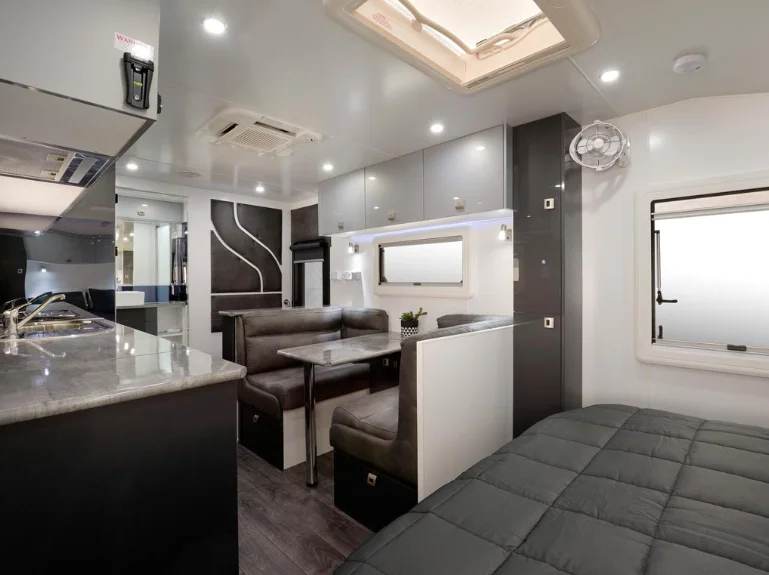 2020 OEM Luxury OffRoad Caravan Double Axle Camping Trailer with Solar Panel