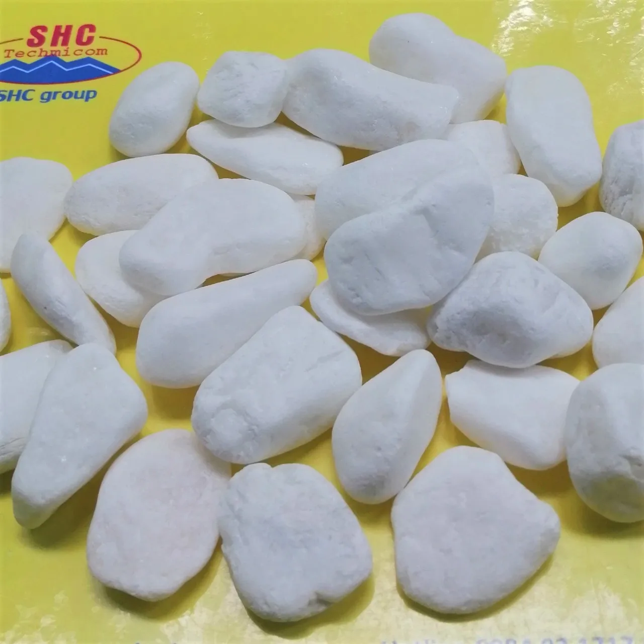 Customized Size Snow White Natural Pebble Stone for Landscaping Paving Decoration rounded Tumbled Cobble Pebble Type