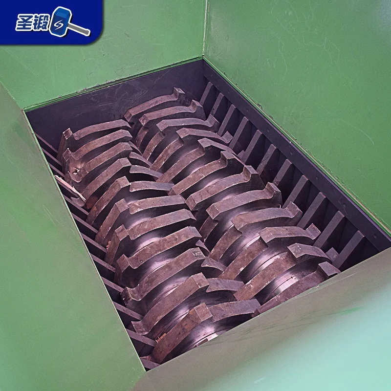 Double shaft shredder for PVC-Profiles / plastic window frame