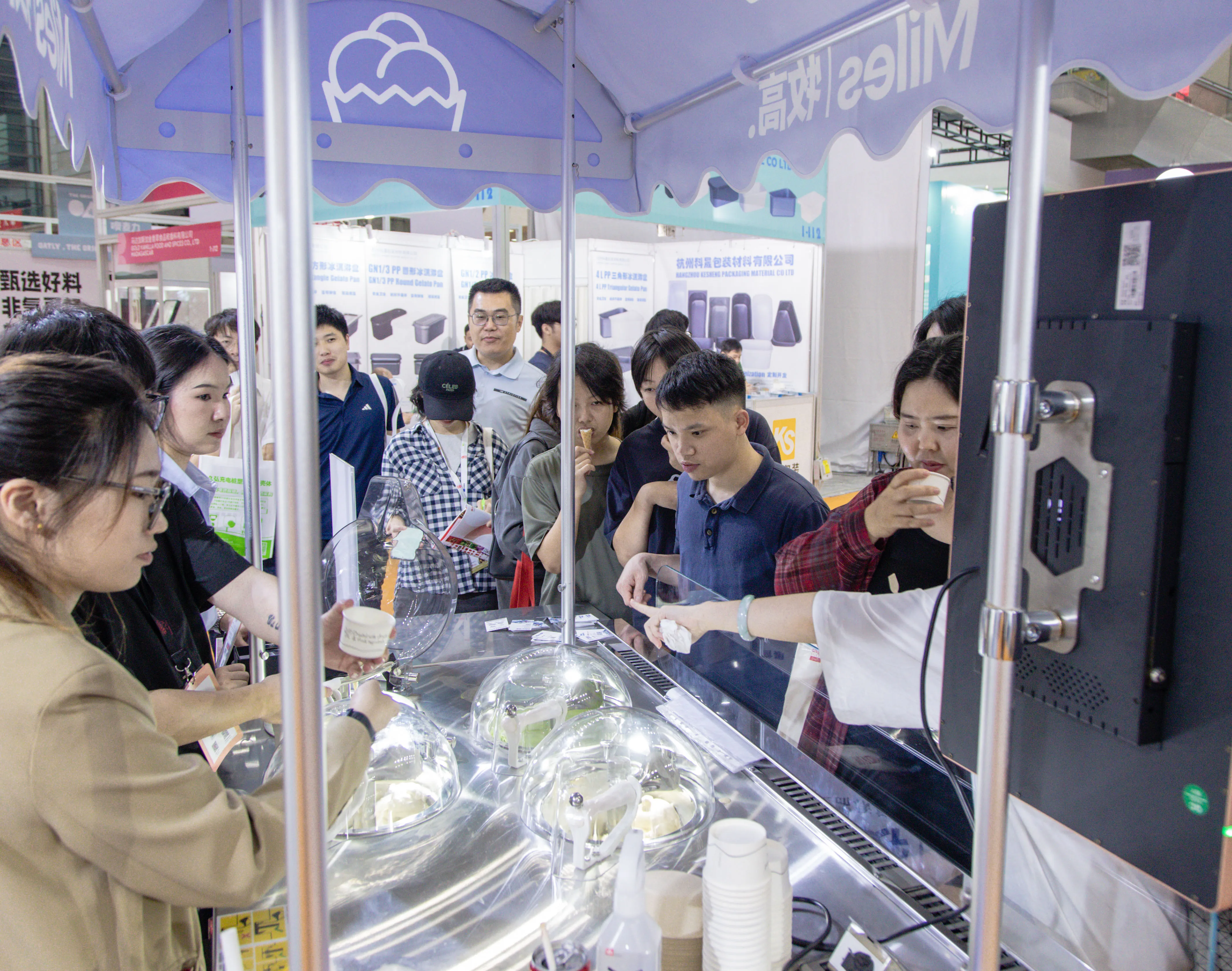 MILES Ice Cream Cart Display Gelato Cart hand push trolley gelato maker 4 tubs continues churning all in one mobile gelato shop