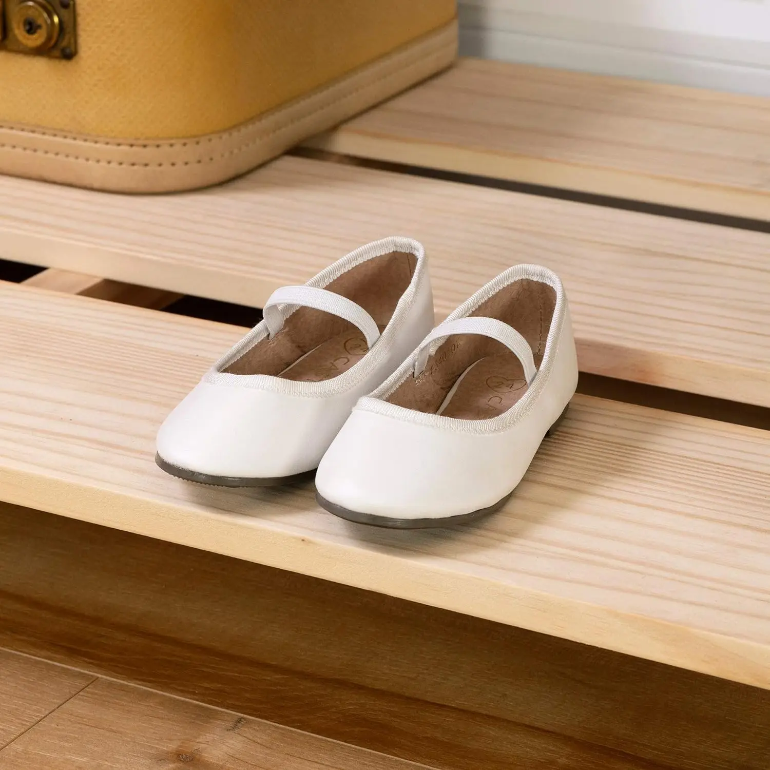 202406 wooden coat clothes hanging storage rack shelf organizer stand South Shore Sweedi Scandinavian Clothes Rack for Kids