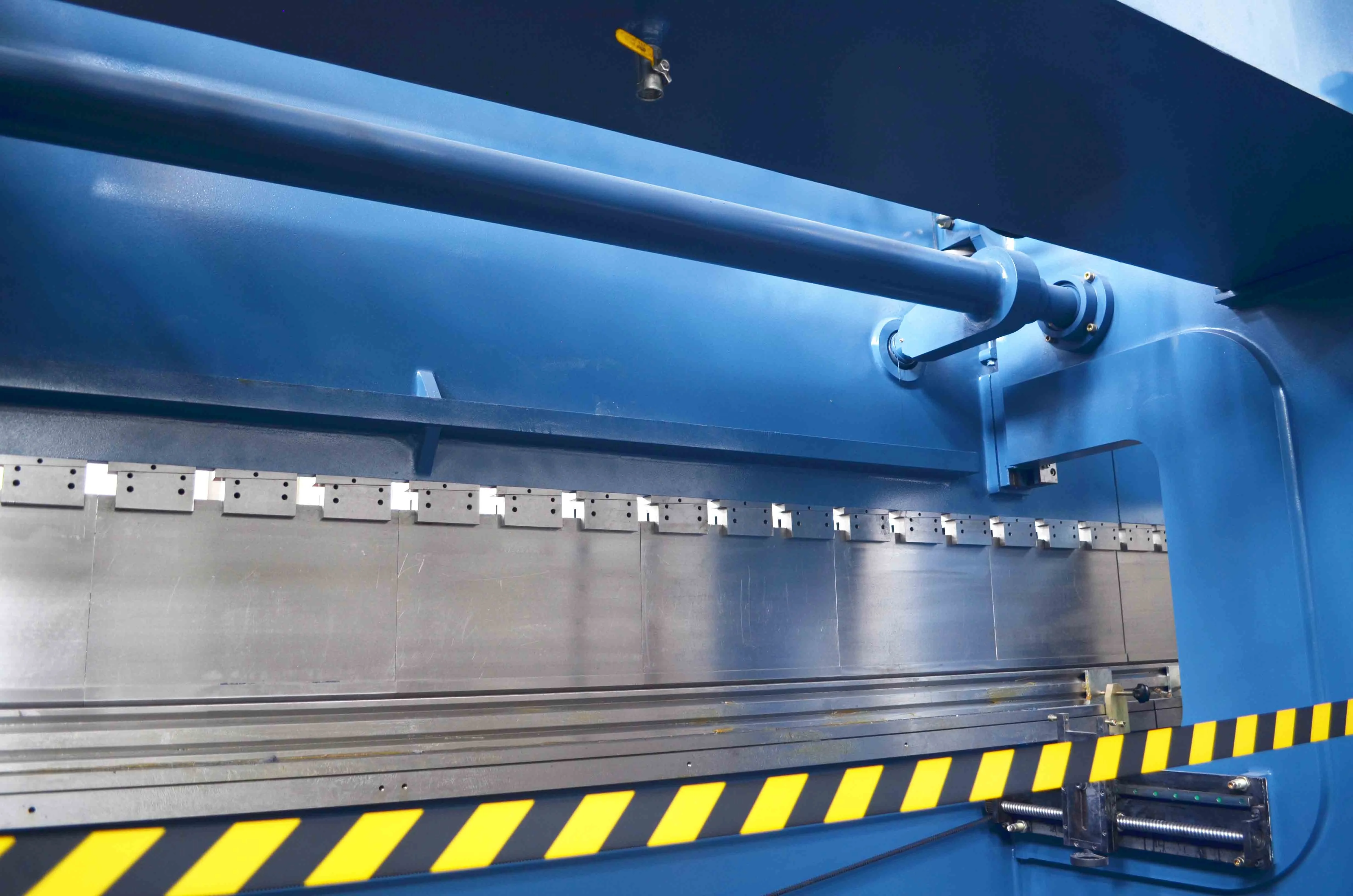 
1000T big torsional axis synchronous hydraulic cnc tandem press brake for traffic lights pole making 