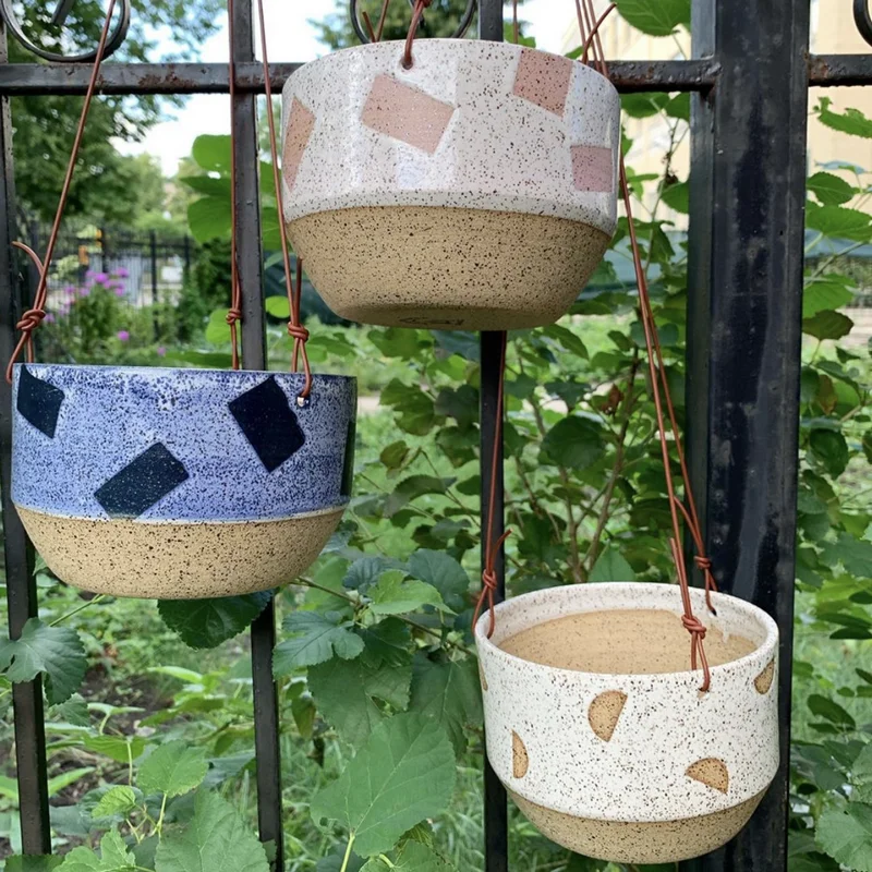 
wholesale art design rustic style home decoration outdoor ceramic balcony flower hanging planter for garden 