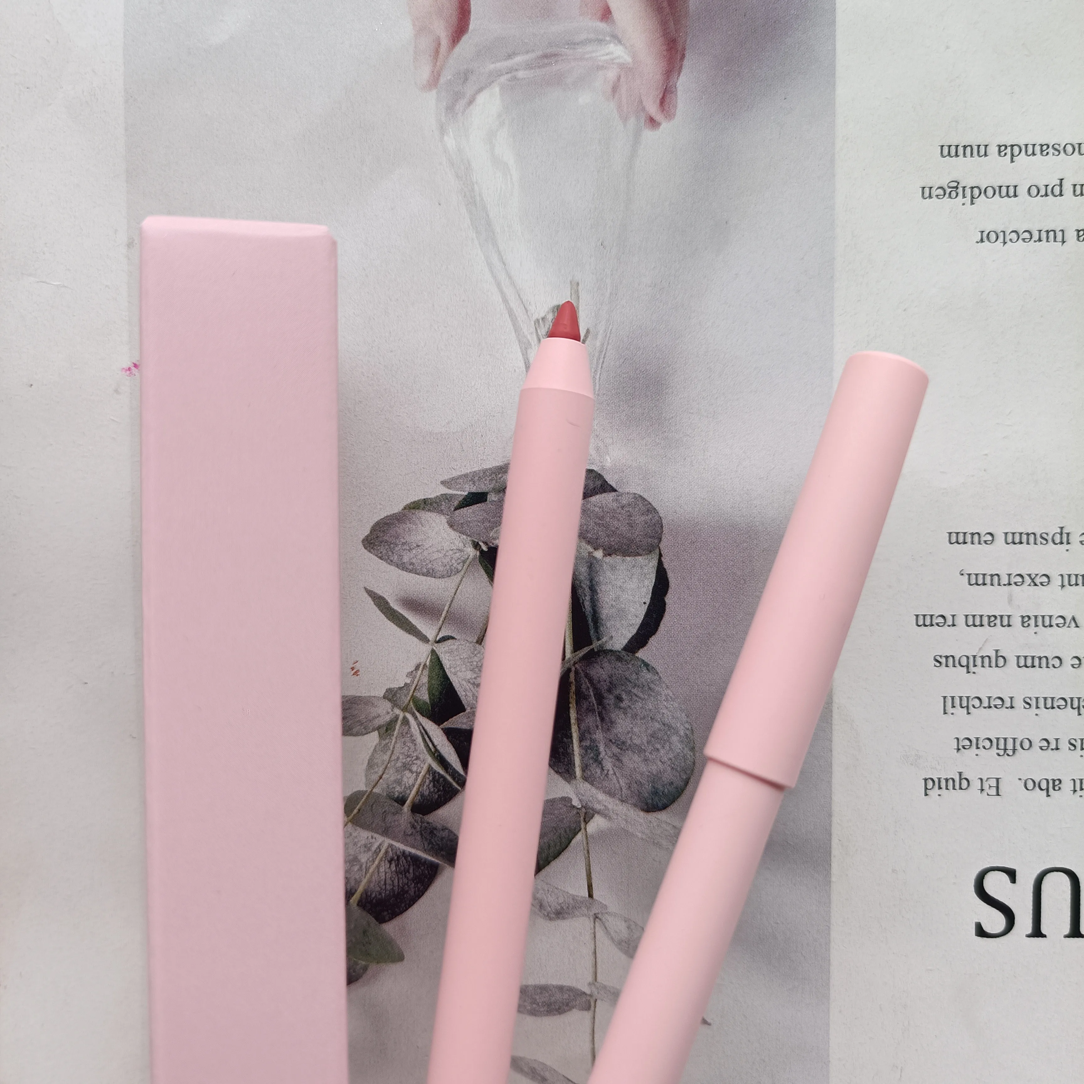 Wholesale Pink Cute Popular Vegan Creamy Matte Lipliner Custom Logo Private Label Twist Up Lip Liner Pencil