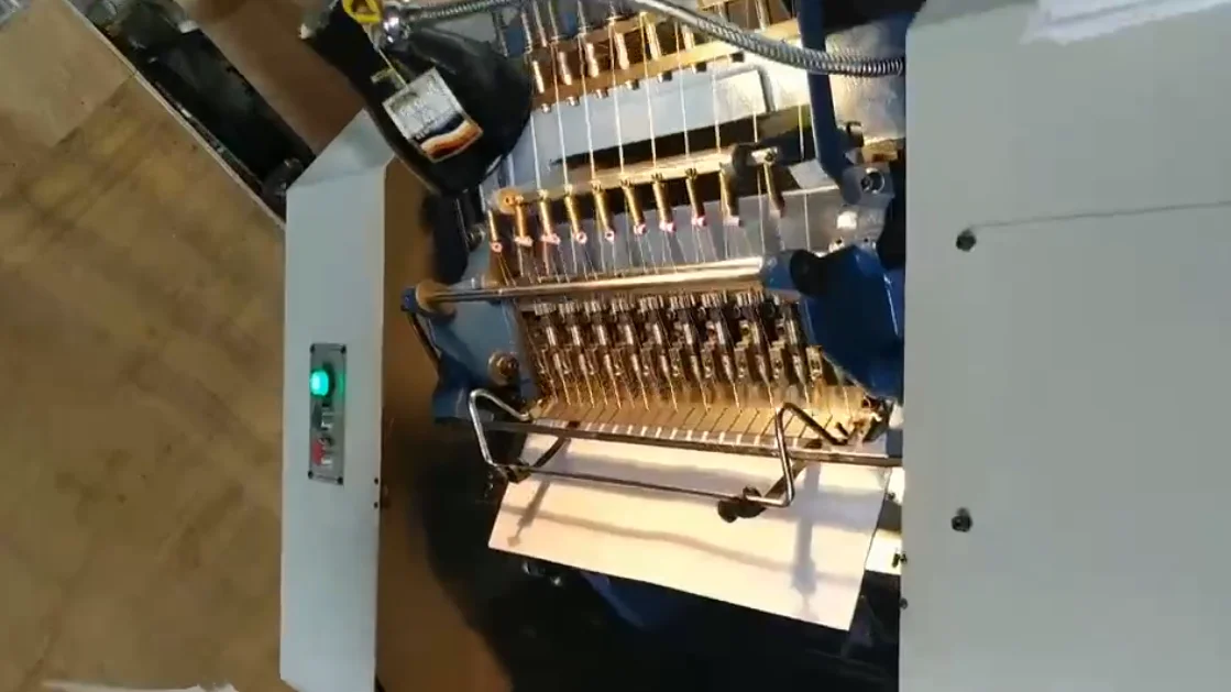 Книжная швейная машина простая операция оверлок блокнот