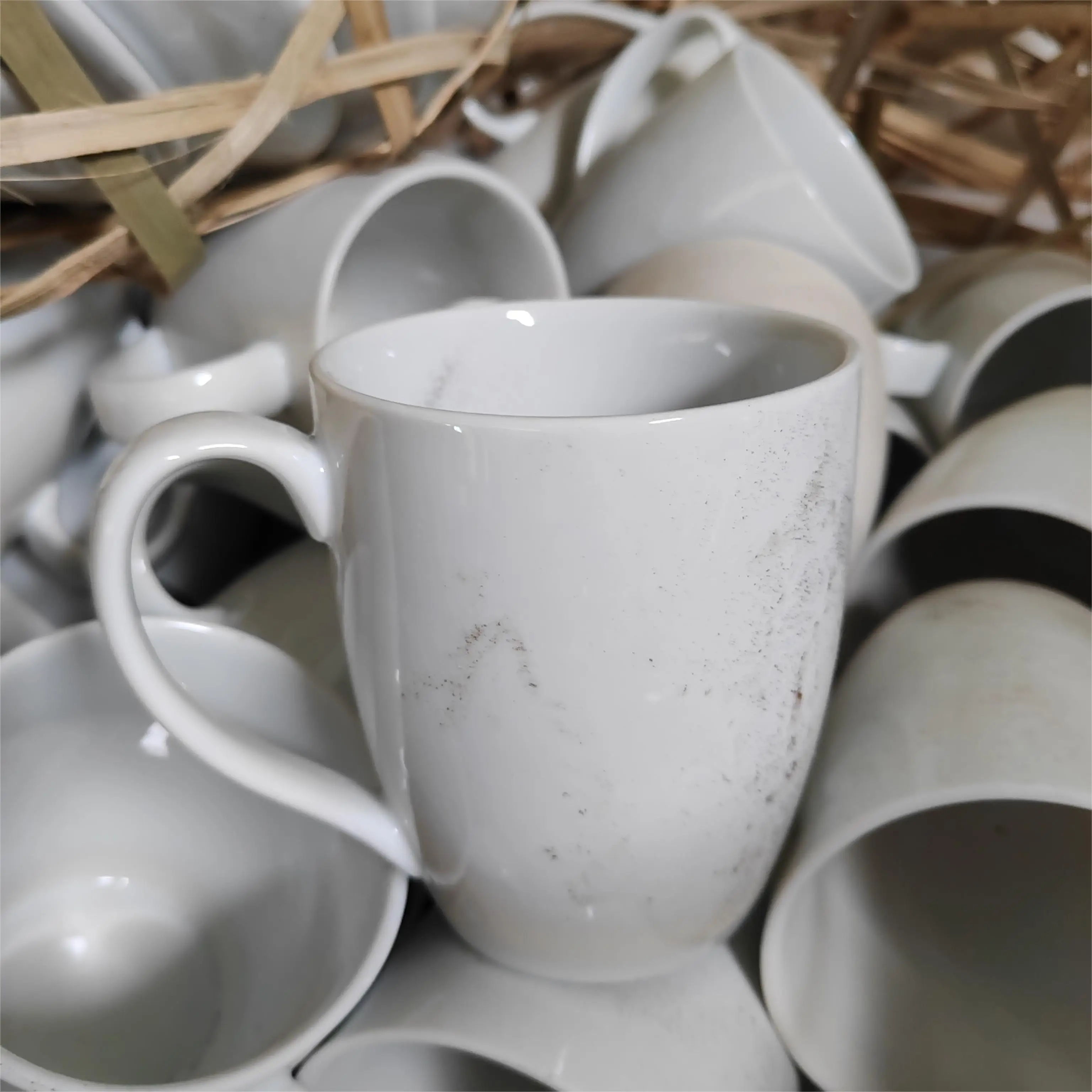 2024 Cheaper White ceramic mugs stock mixed size tea cups set tableware sale by weight ton Chaozhou stock factory