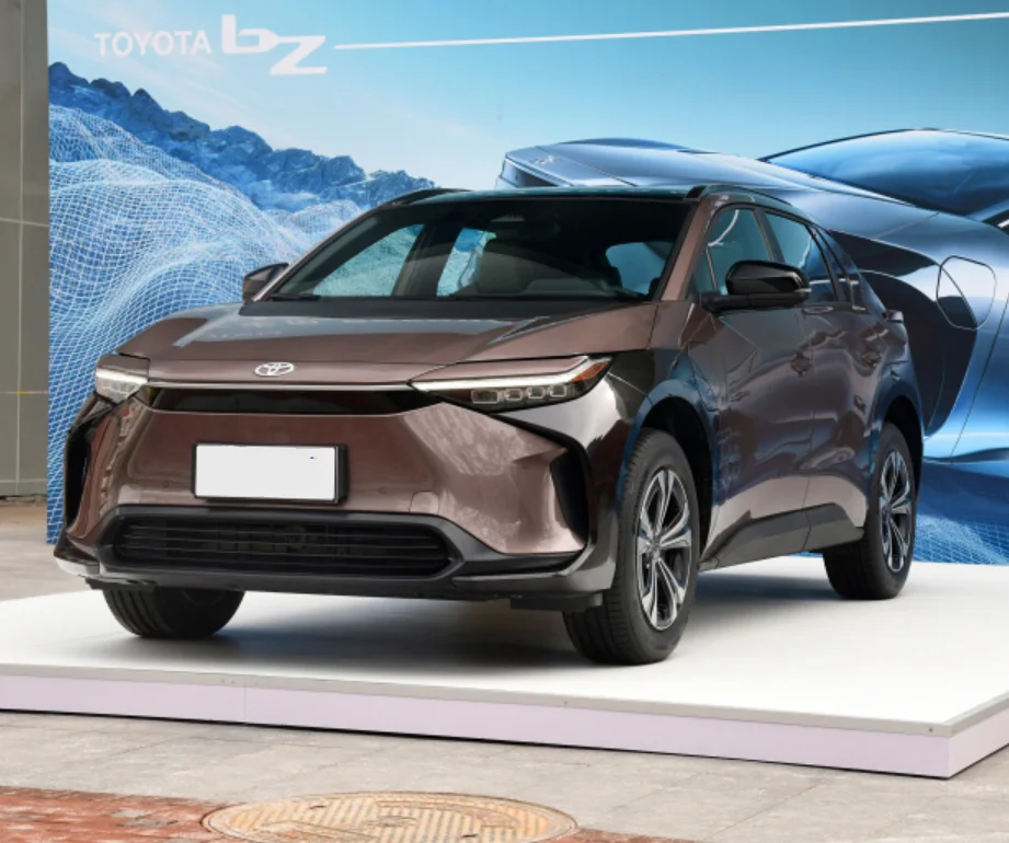 Toyota  2023 auto electric GAC toyota aulto car BZ4X  new petrol car electric buggy farm truck flat bed truck