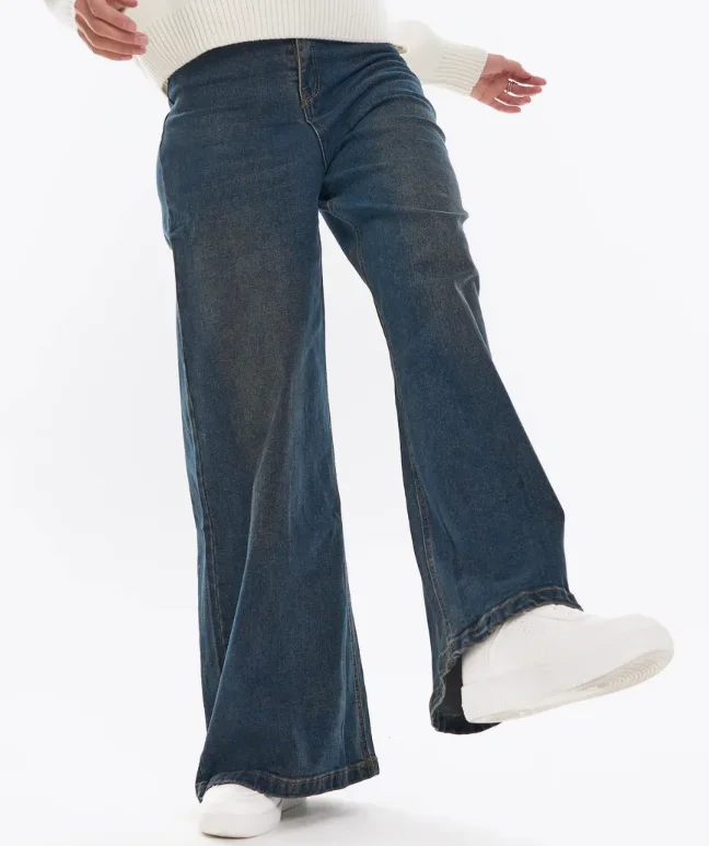 Темно-синие современные джинсы с высокой талией и широкими штанинами-бестселлер в российских интернет-магазинах