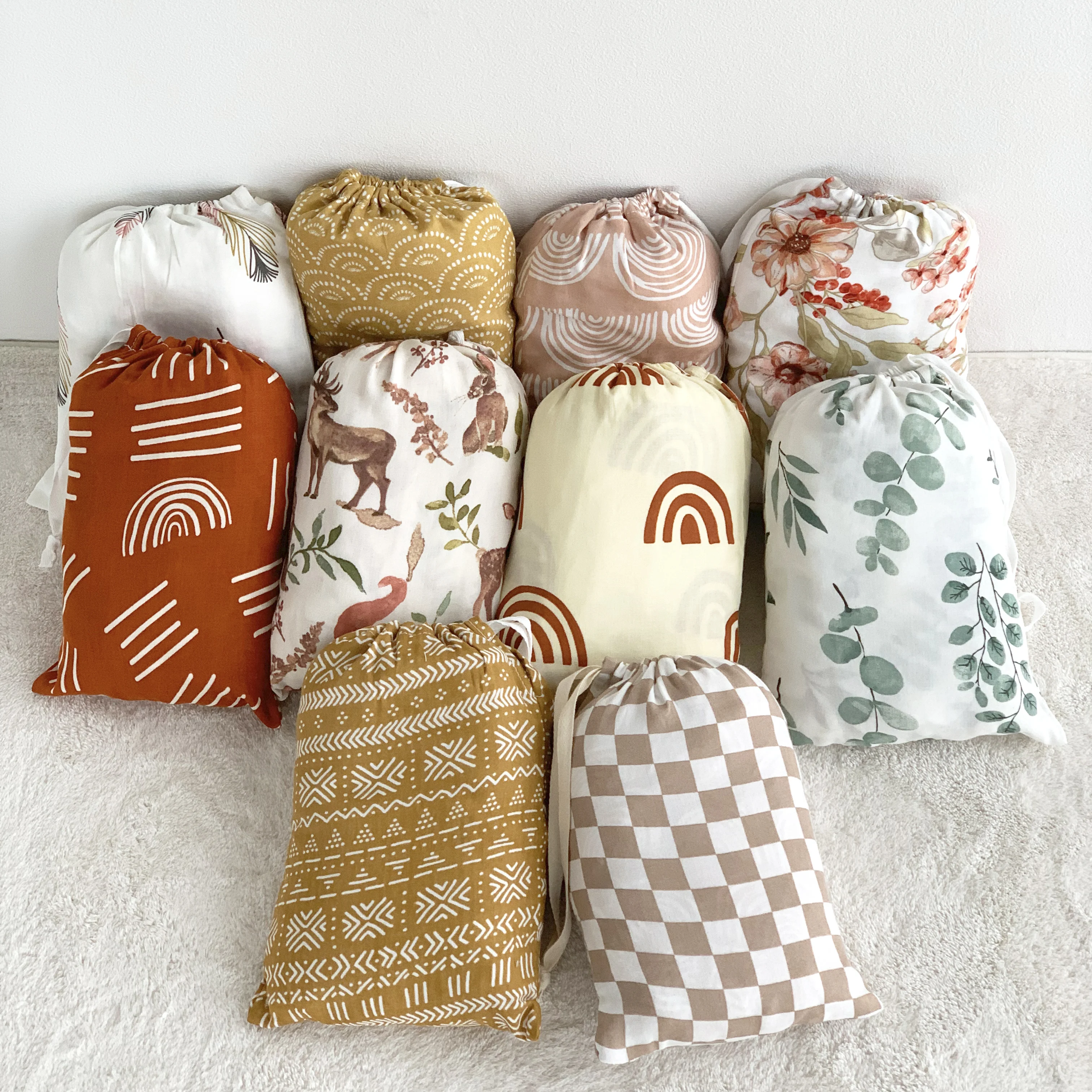 Customized  Organic 70% bamboo 30%cotton muslin Crib Sheet Checkerboard  Baby Fitted Cot Bassinet Sheets with drawstring bag