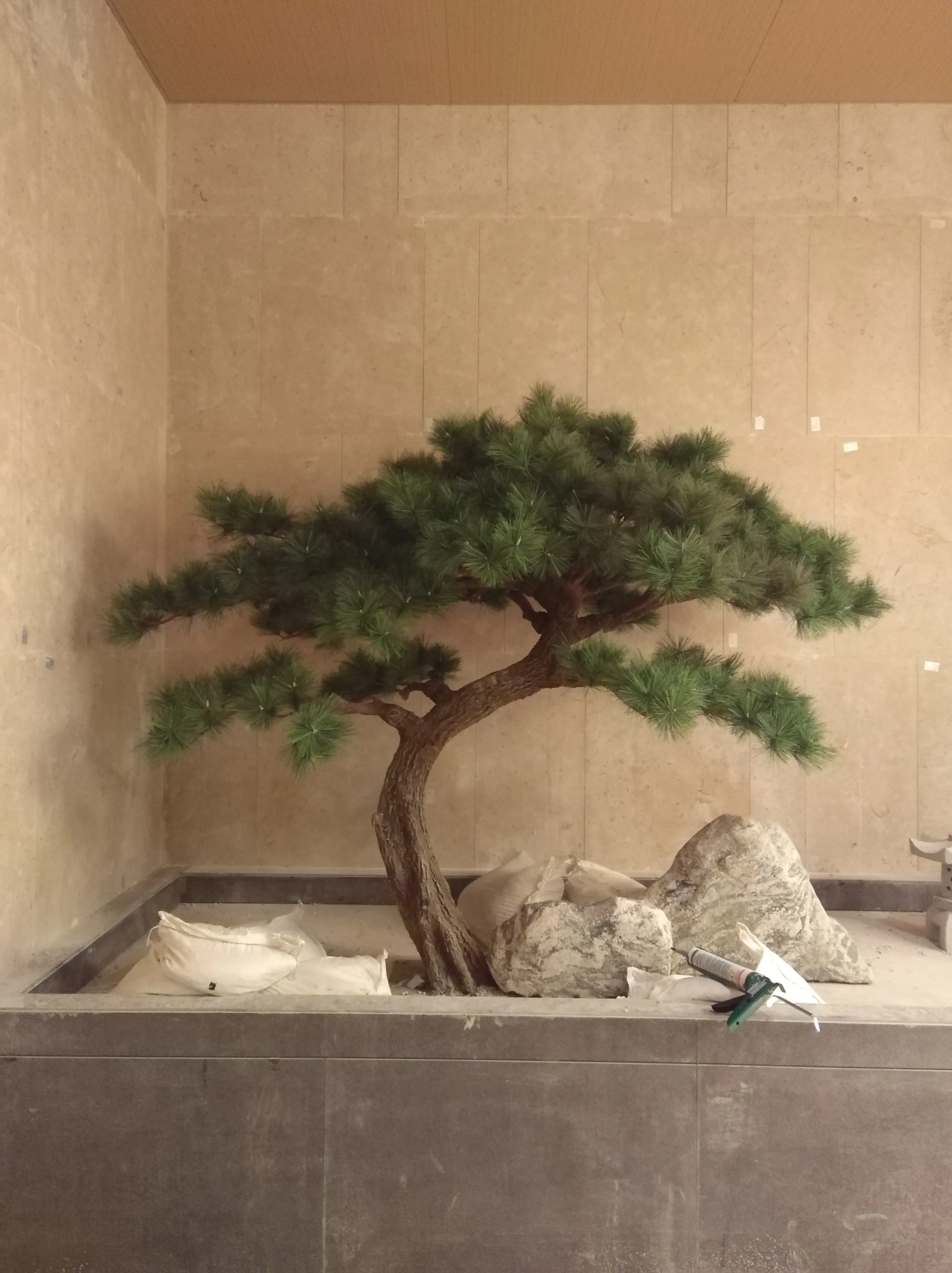 Factory Custom Indoor Outdoor Landscape Plant Artificial Plants Old Pine Tree Faux for Garden Decoration
