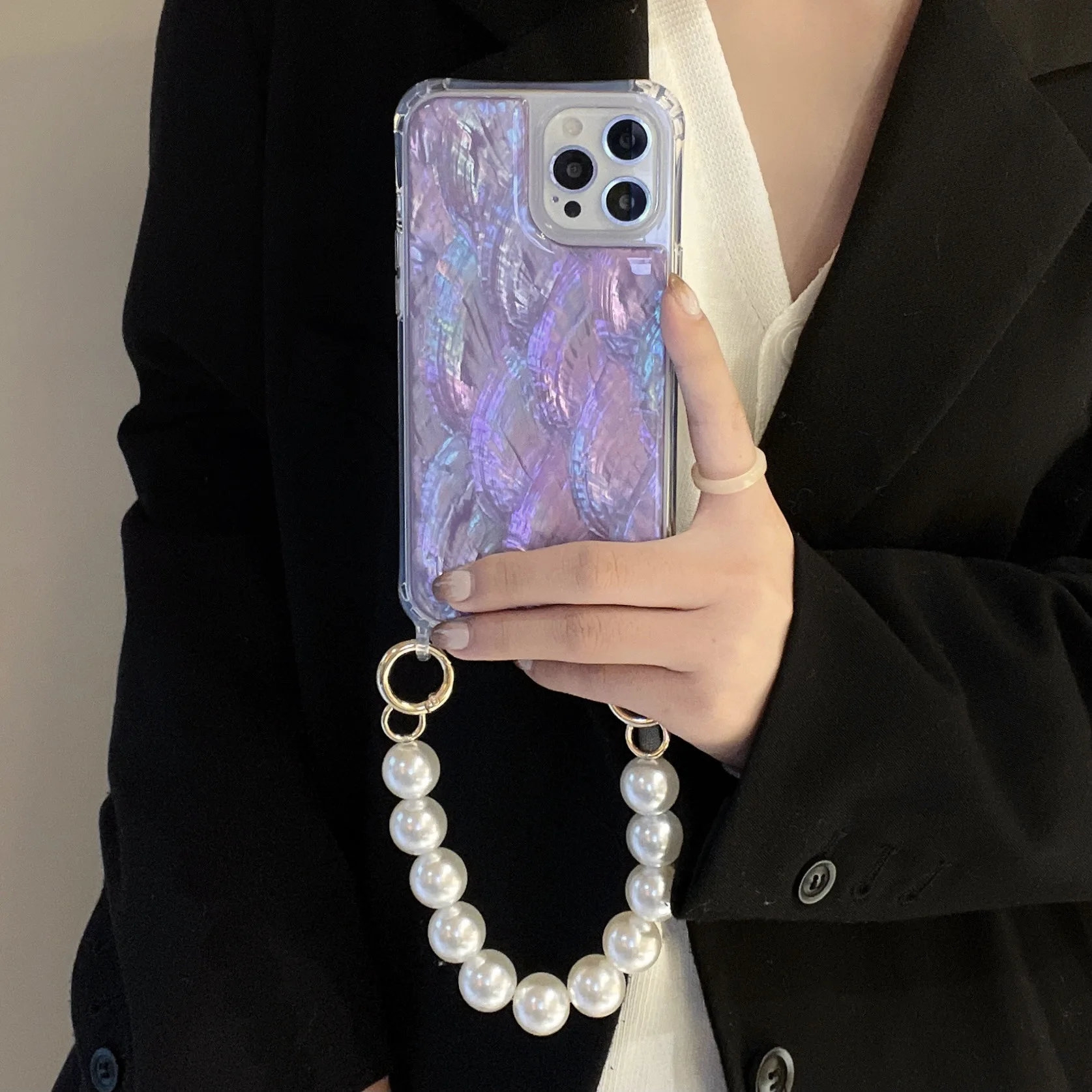 Hot Sale Fashion Natural Purple Shell Phone Case with Pearl Chain for iPhone 14 Girls Luxury Cover for iPhone 13 12 11 X XR XS
