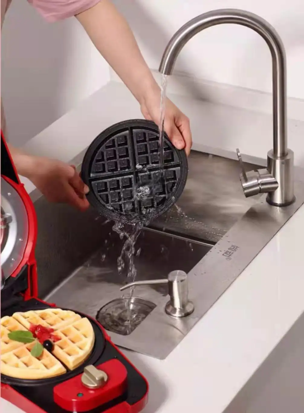 
Tommygo 2021 new product launch sandwich machine breakfast machine artifact household timing multifunctional sealing waffle egg 