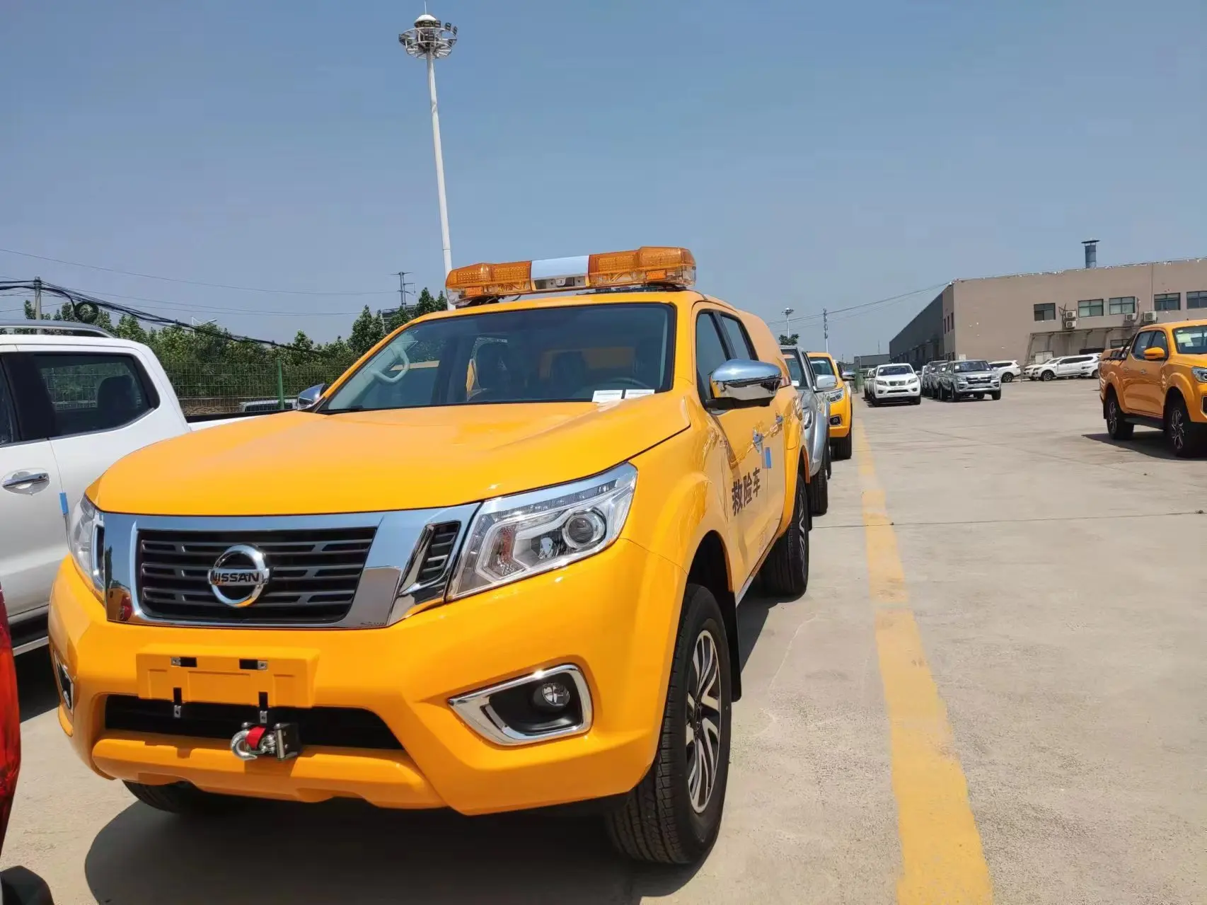 Nissan Pick Up Car 4x4 4wd автоматический 7AT Euro 6 спасательный пикап с закрытым грузовым грузовиком