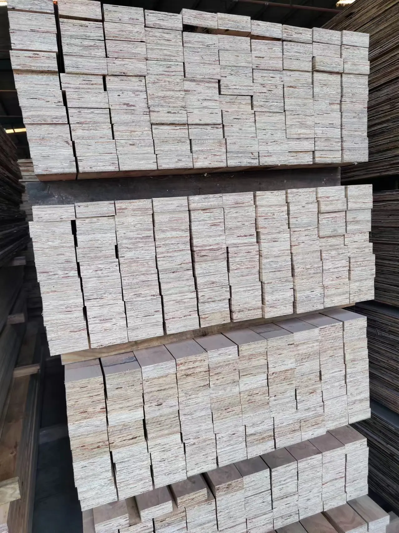 Highgrade building materials Laminated Veneer Lumber LVL Product grade  E10 E12 E13 E15  Each strength is customizable to buyers