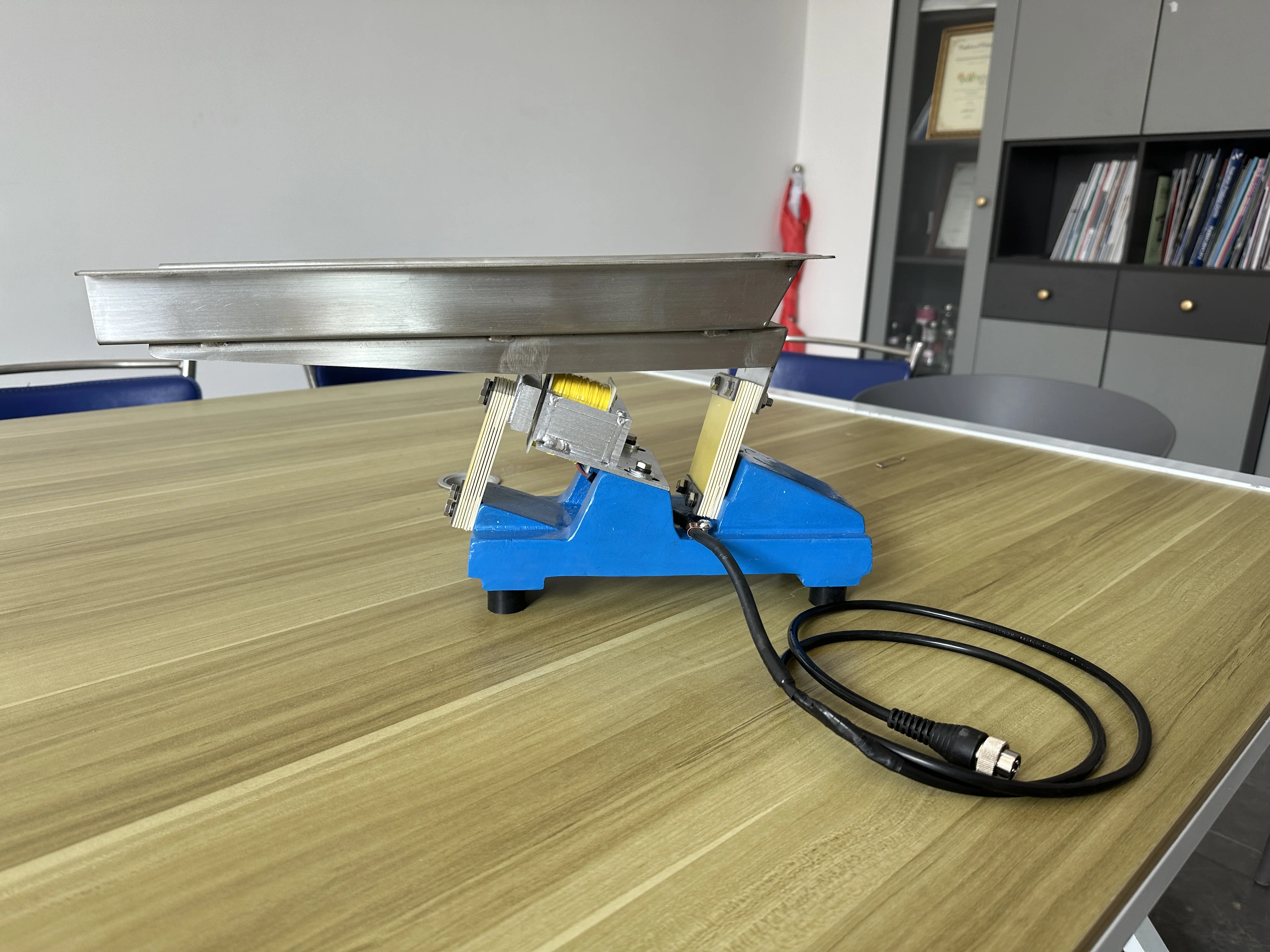 Steel Rope Guide Walnut Shells Vibro Conveyor Electromagnet for Vibrating Feeder