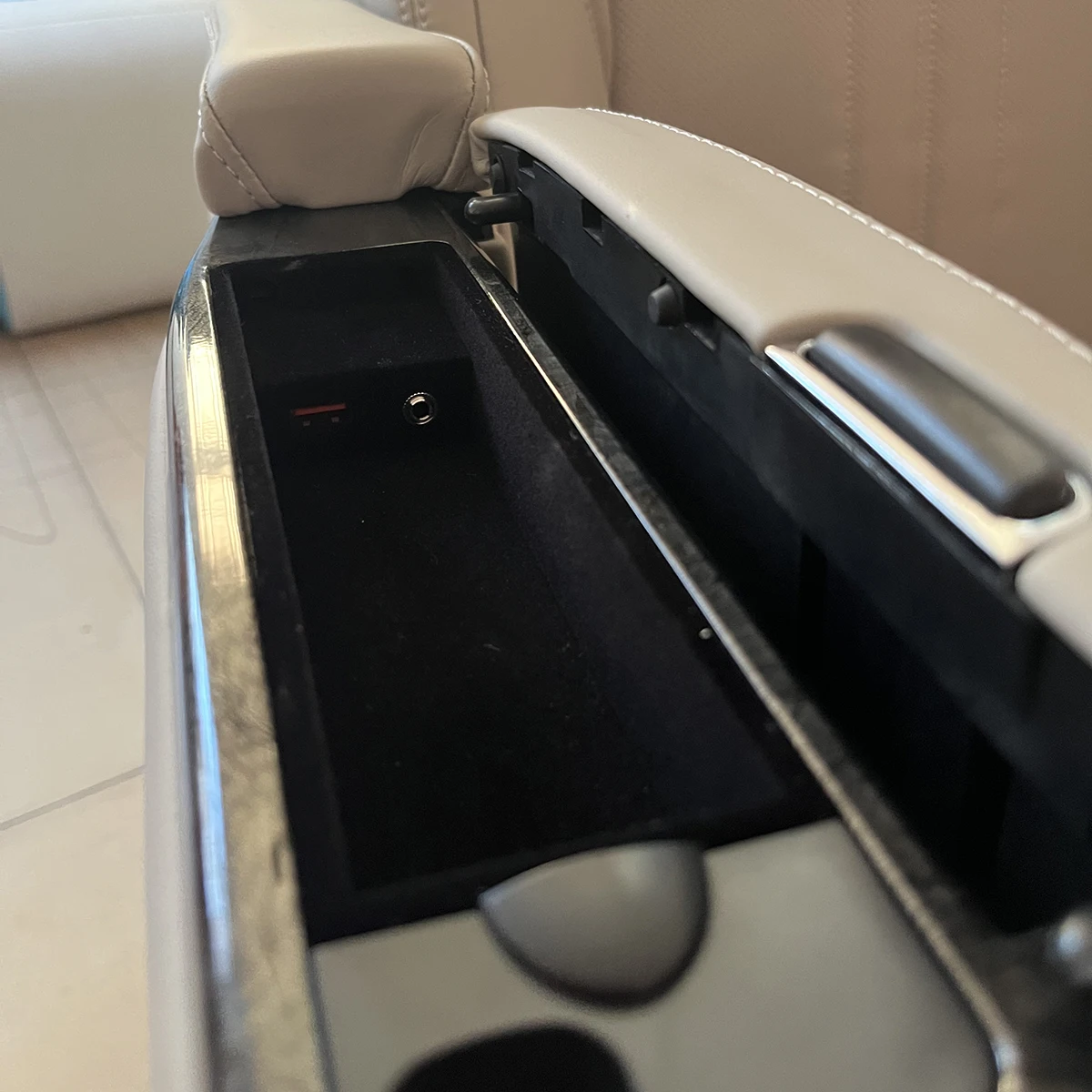 OTW-AEF modified Customizable electric massage car chair captain seat for car for toyota noah sienna coaster