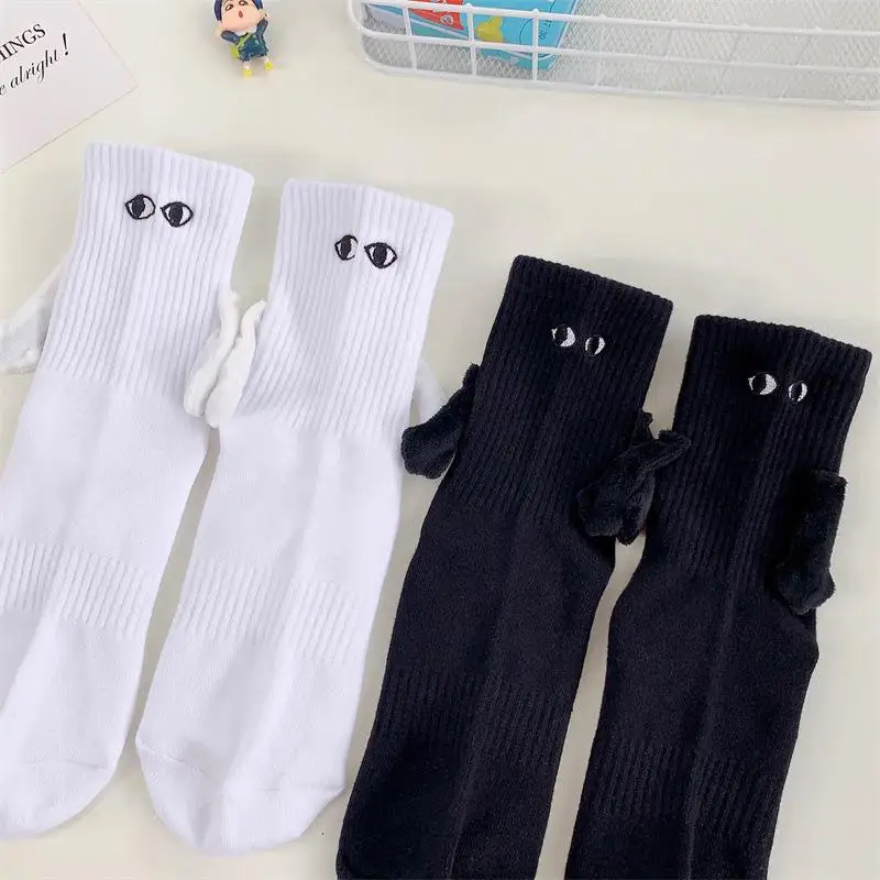 Magnetic couple holding hands socks solid color funny midtube socks fashion trend personality all match student sports socks