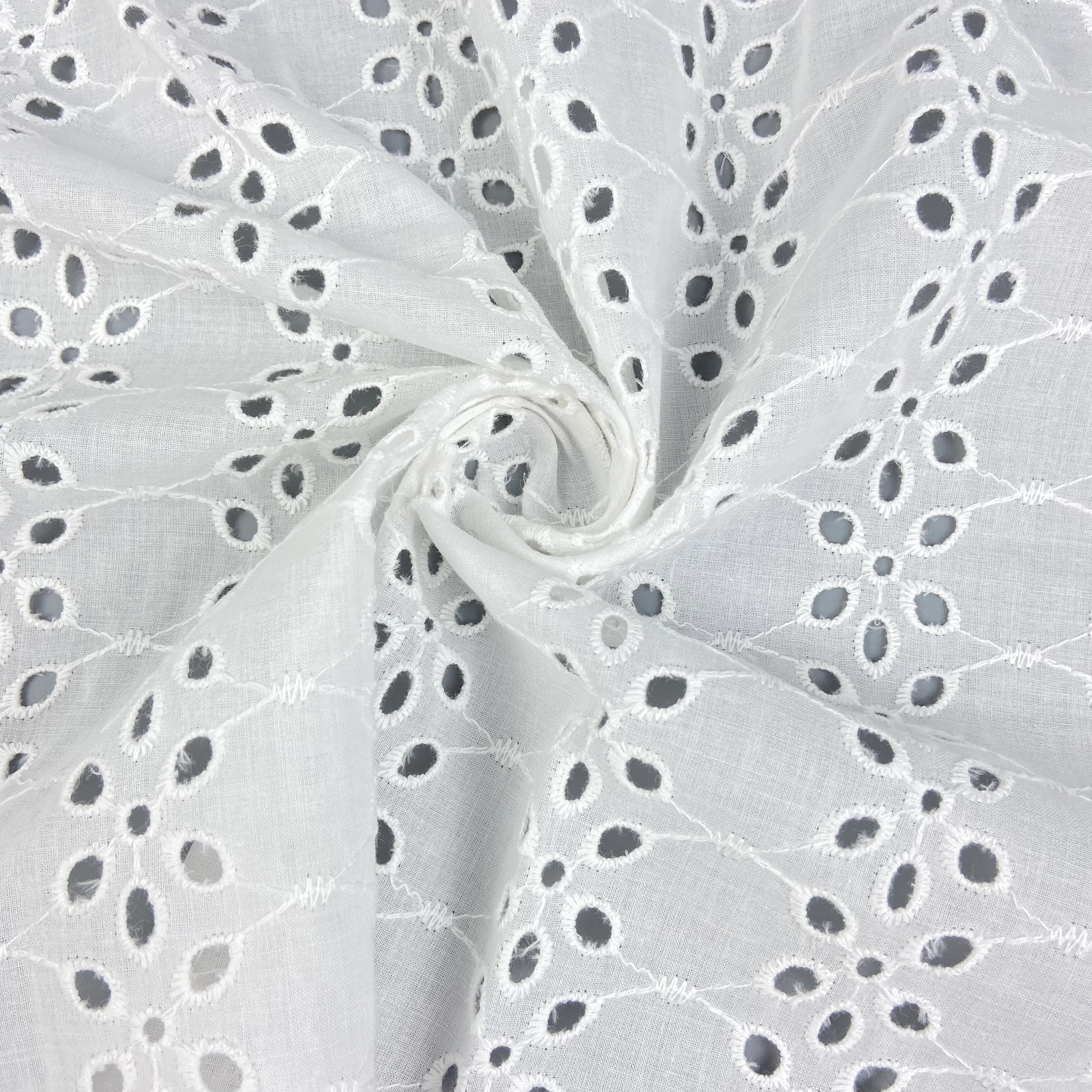 Perfect design eyelet cotton flowers fabric various styles high end temperament breathable fabric embroidered
