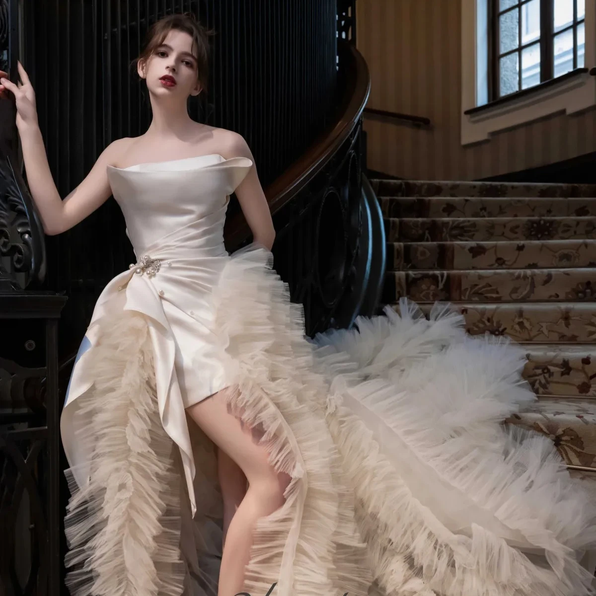 Wedding Dress Ruffle Train Hi-low Ivory Beige Pearls Unique Wedding Gown Civl Shot Bridal Plus Size Vestido de noiva de noche