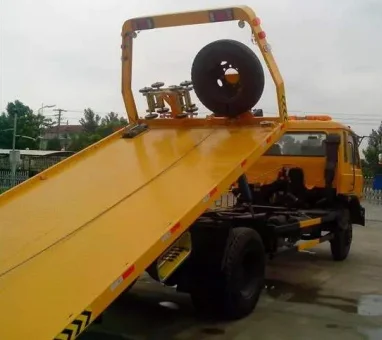 Dongfeng 4*2 Wrecker Tow Truck with 8T Crane