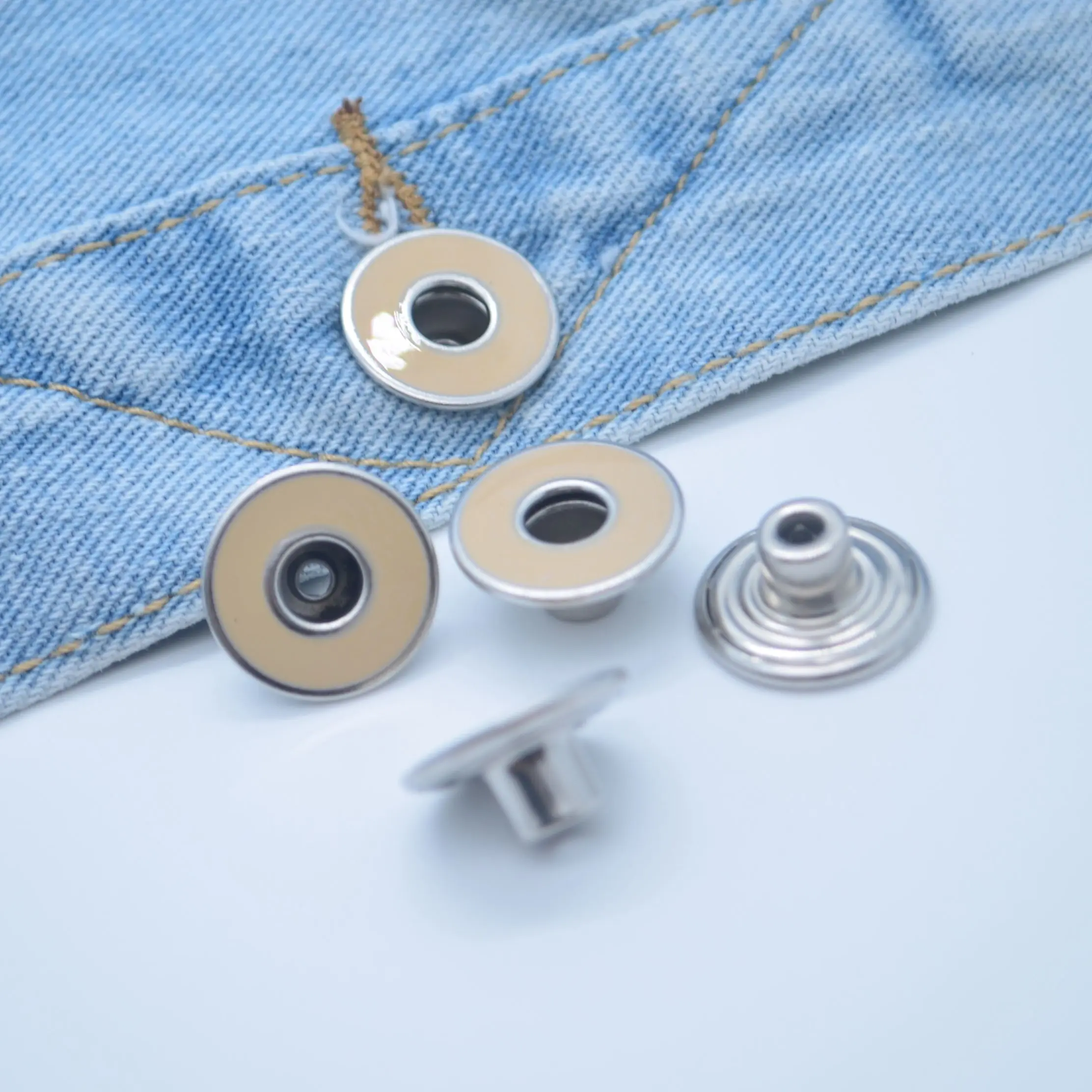  custom made wholesale garment accessories embossed jeans button brass buttons