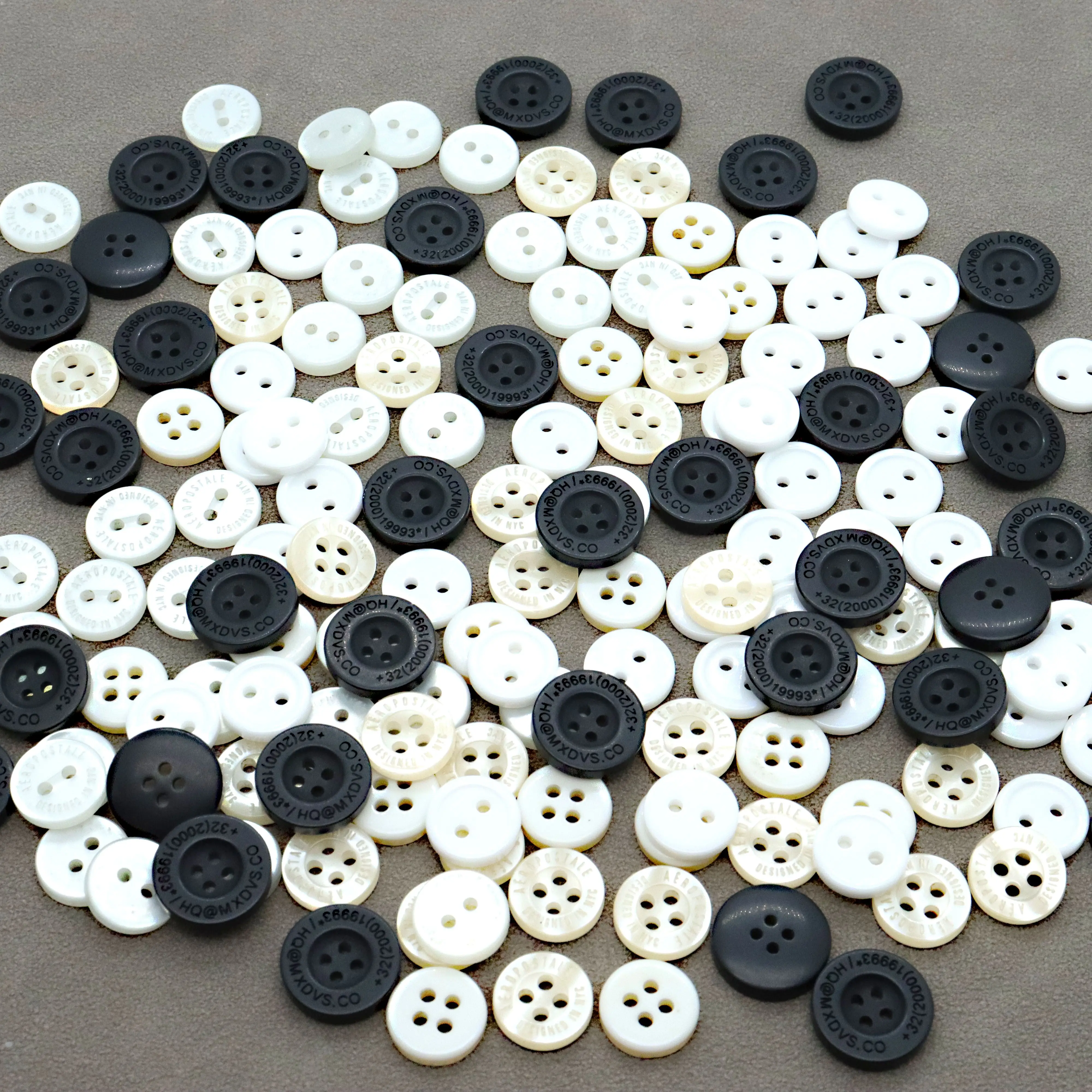 custom LOGO Shirt button round 4 hole resin buttons for men & women clothes 4 eyes white & black plastic buttons wholesale