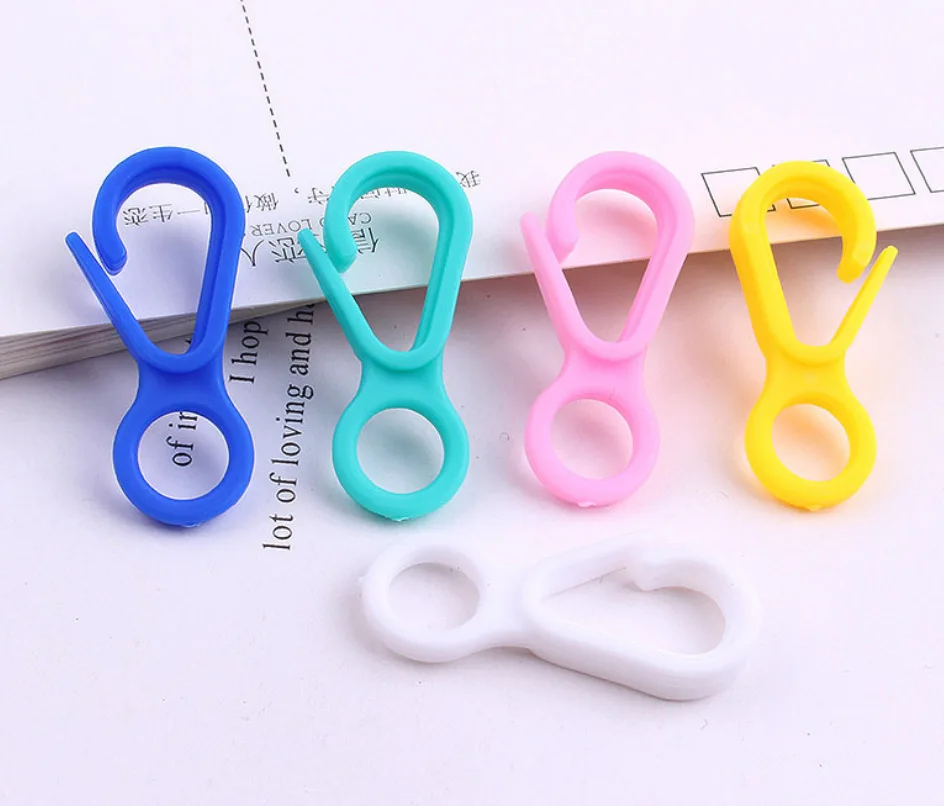13mm*33mm 100pcs/bag Fashionable Acrylic Key Buckle DIY Plastic Keychain Various Colors Plastic Hook Clip Plastic Lobster Clasp