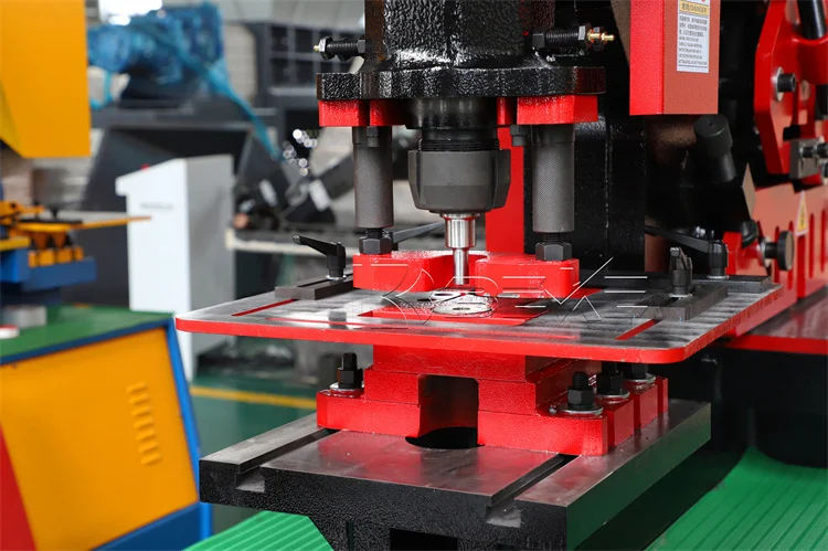 Professional Hydraulic Sheet Metal Combined Ironworker Punching Machine For Sale